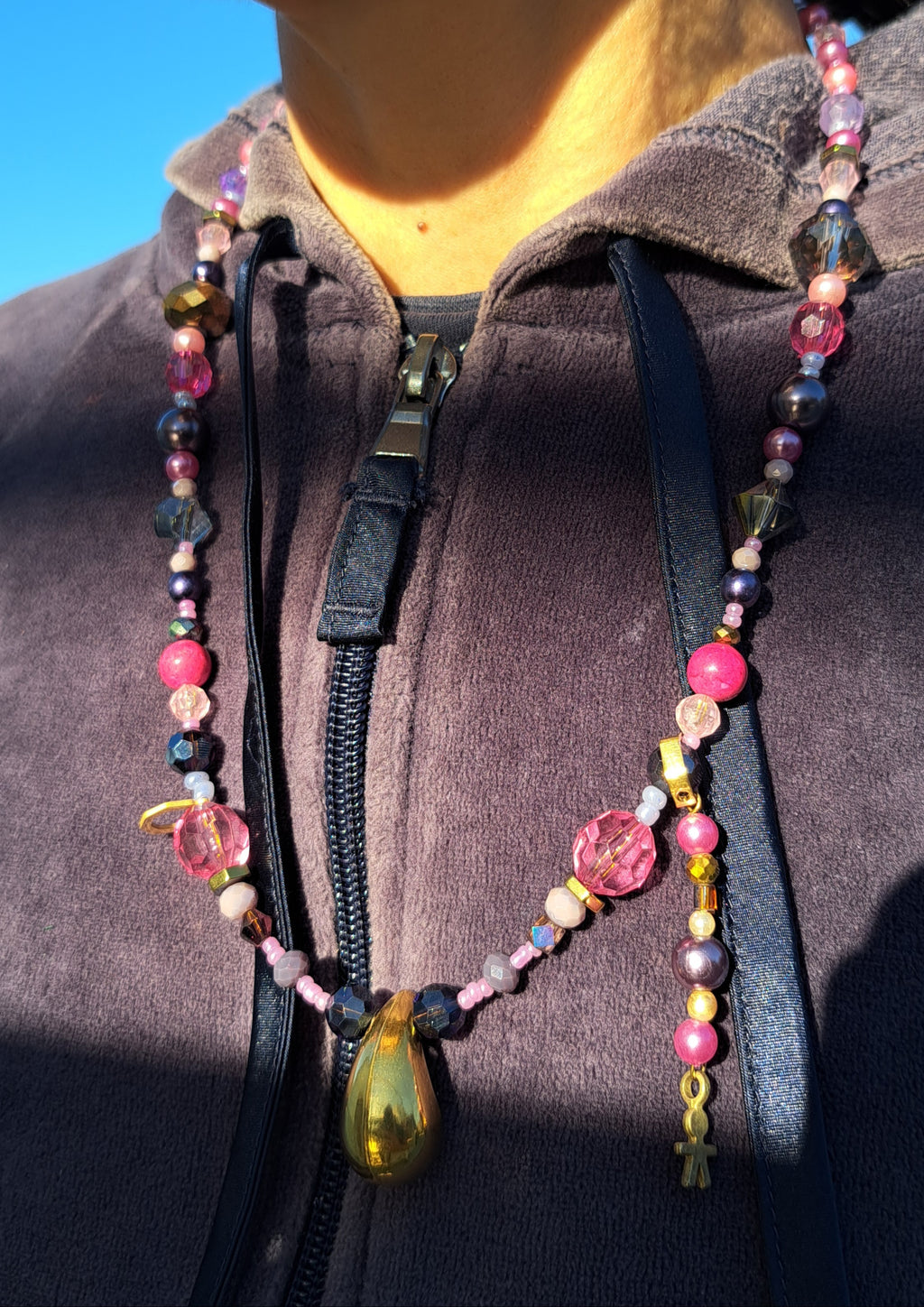 Κολιέ με Ροζ Χάντρες & Χρυσό Δάκρυ | Kallαίσθησις