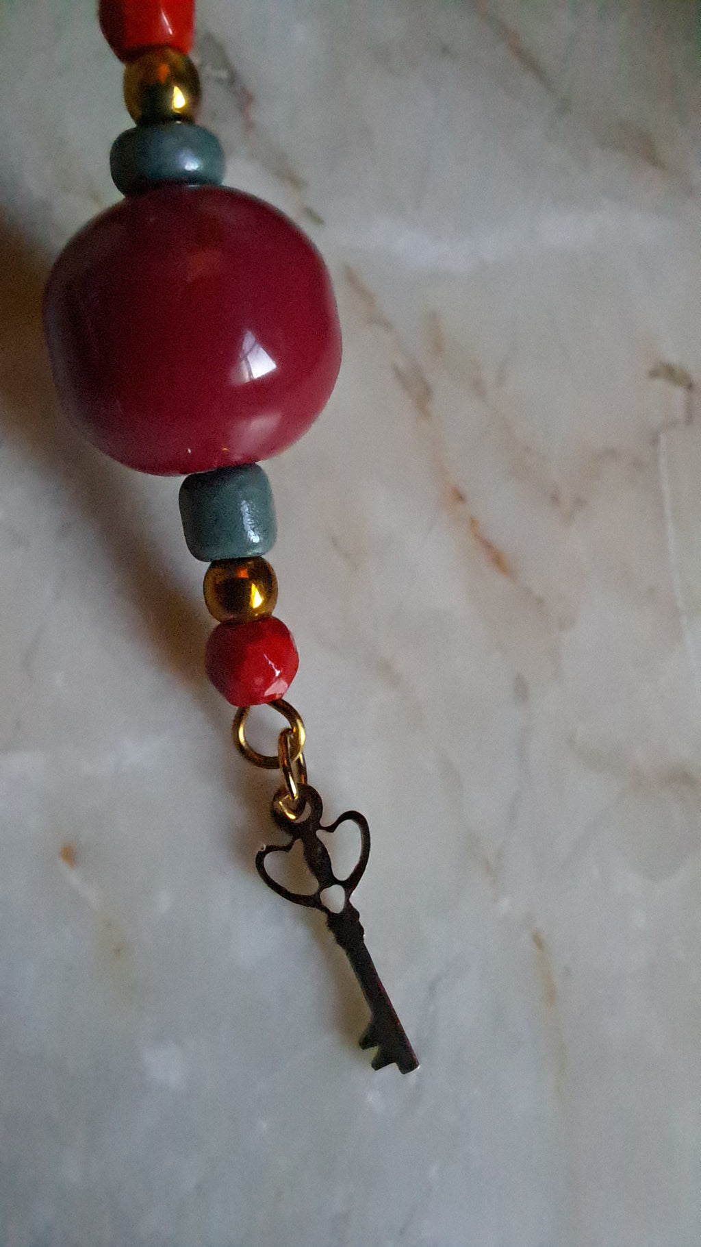 Κρεμαστά Σκουλαρίκια “Κόκκινο & Τυρκουάζ με Κλειδί” | Kallαίσθησις