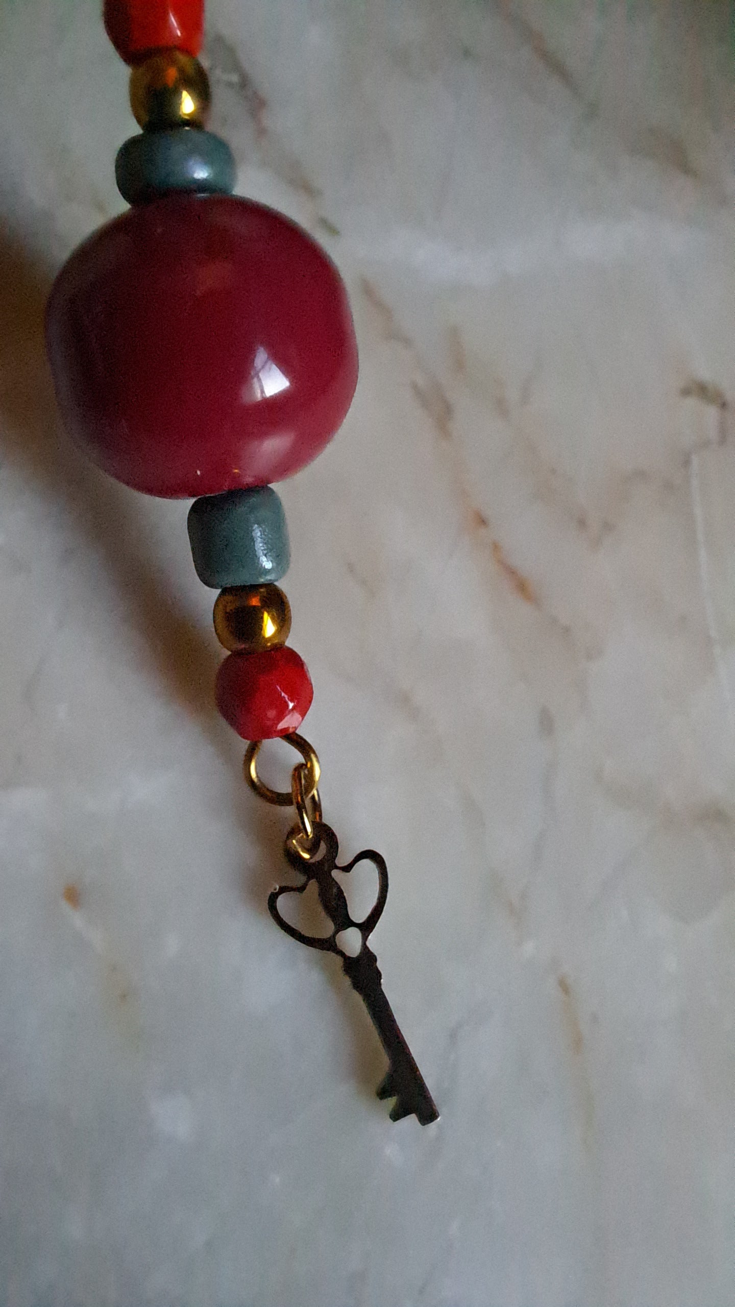 Κρεμαστά Σκουλαρίκια “Κόκκινο & Τυρκουάζ με Κλειδί” | Kallαίσθησις