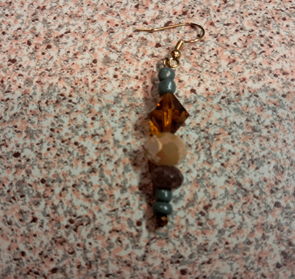 Σκουλαρίκια με κεχριμπαρένιες και γήινες χάντρες | kallαίσθησις