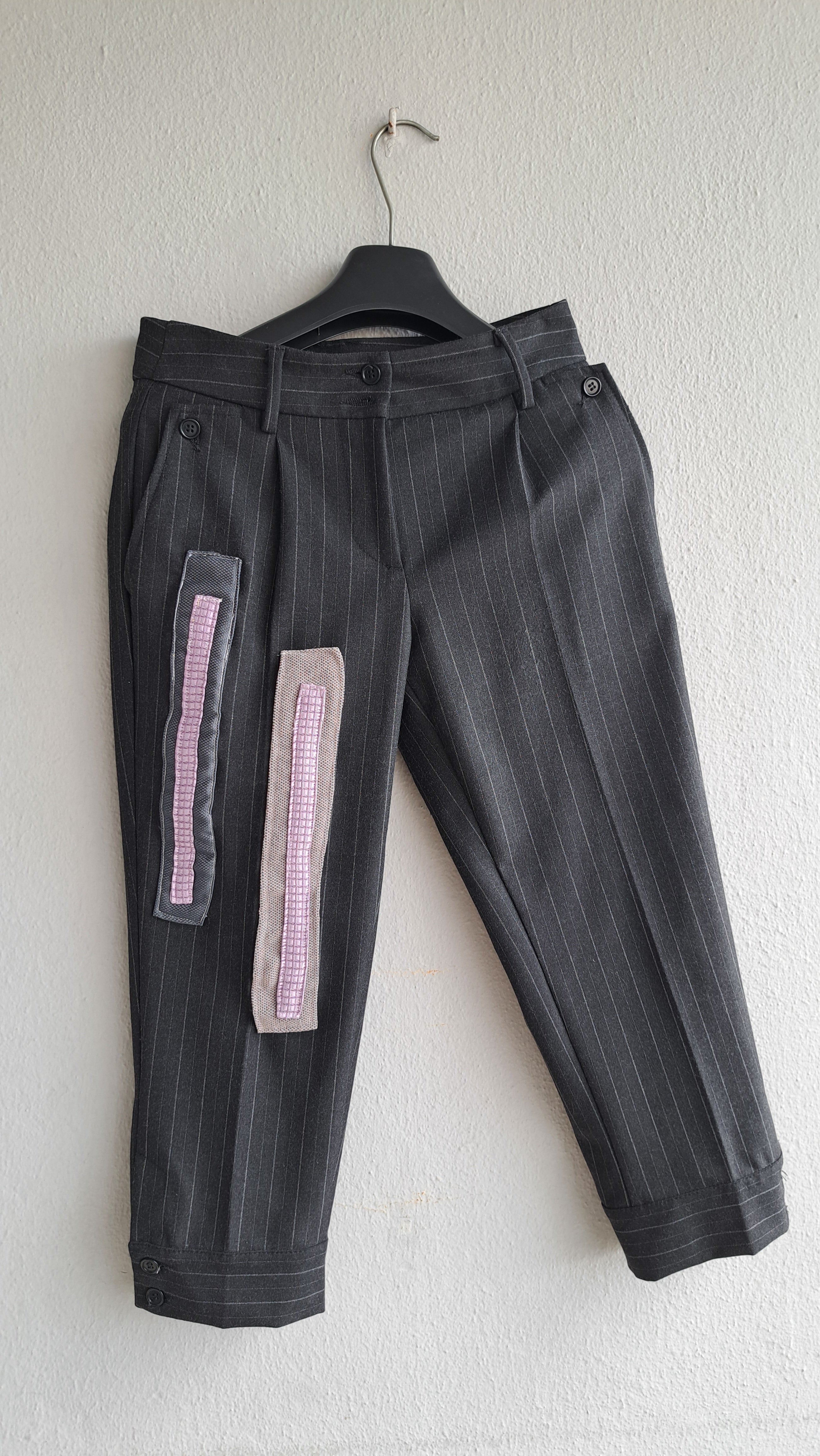 Παντελόνι καρό με  διακοσμητικές λεπτομέρειες σε λιλά & γκρι | kallαίσθησις