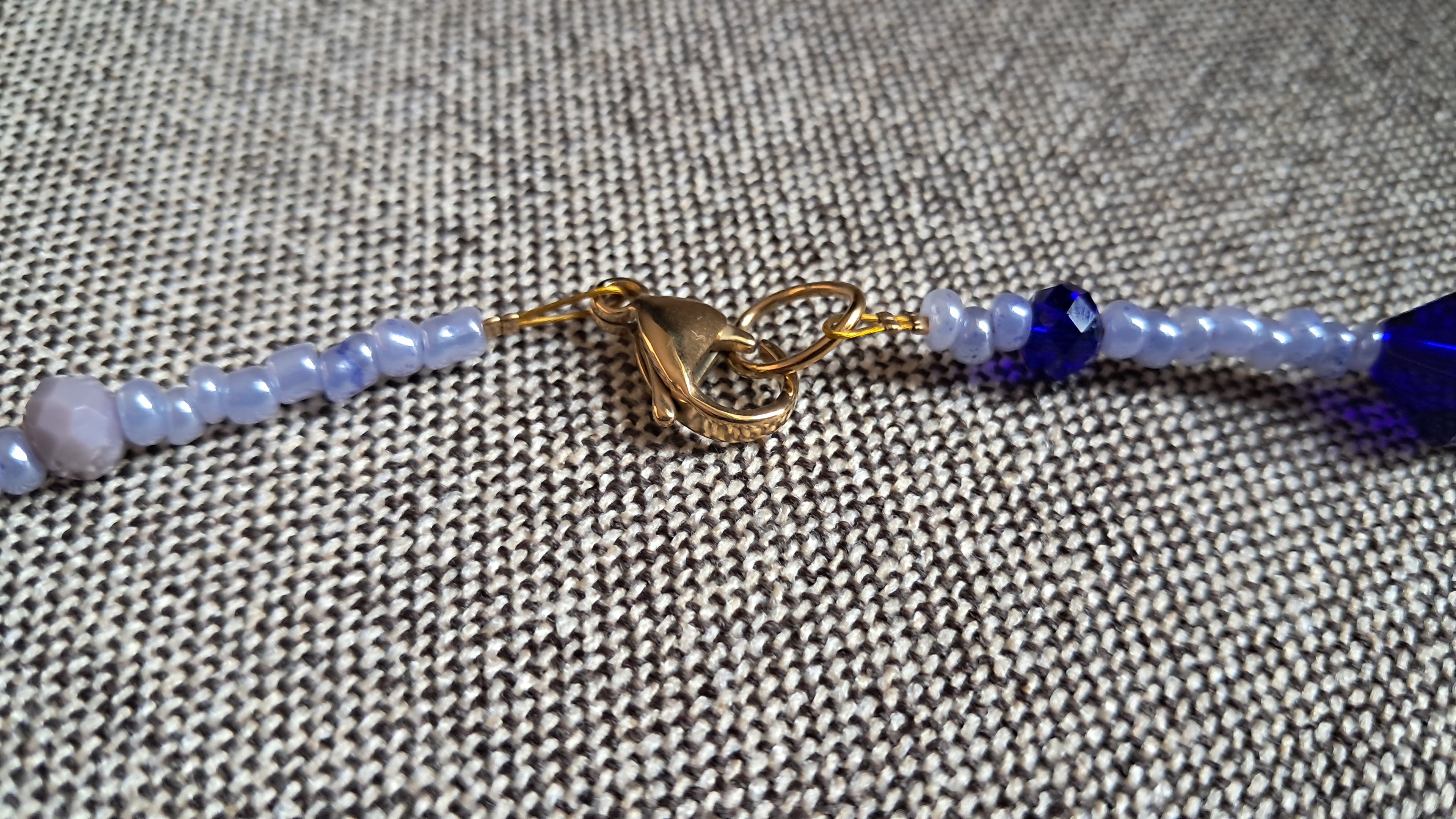 Κολιέ με μπλε, μπεζ & φυσικές χάντρες | kallαίσθησις