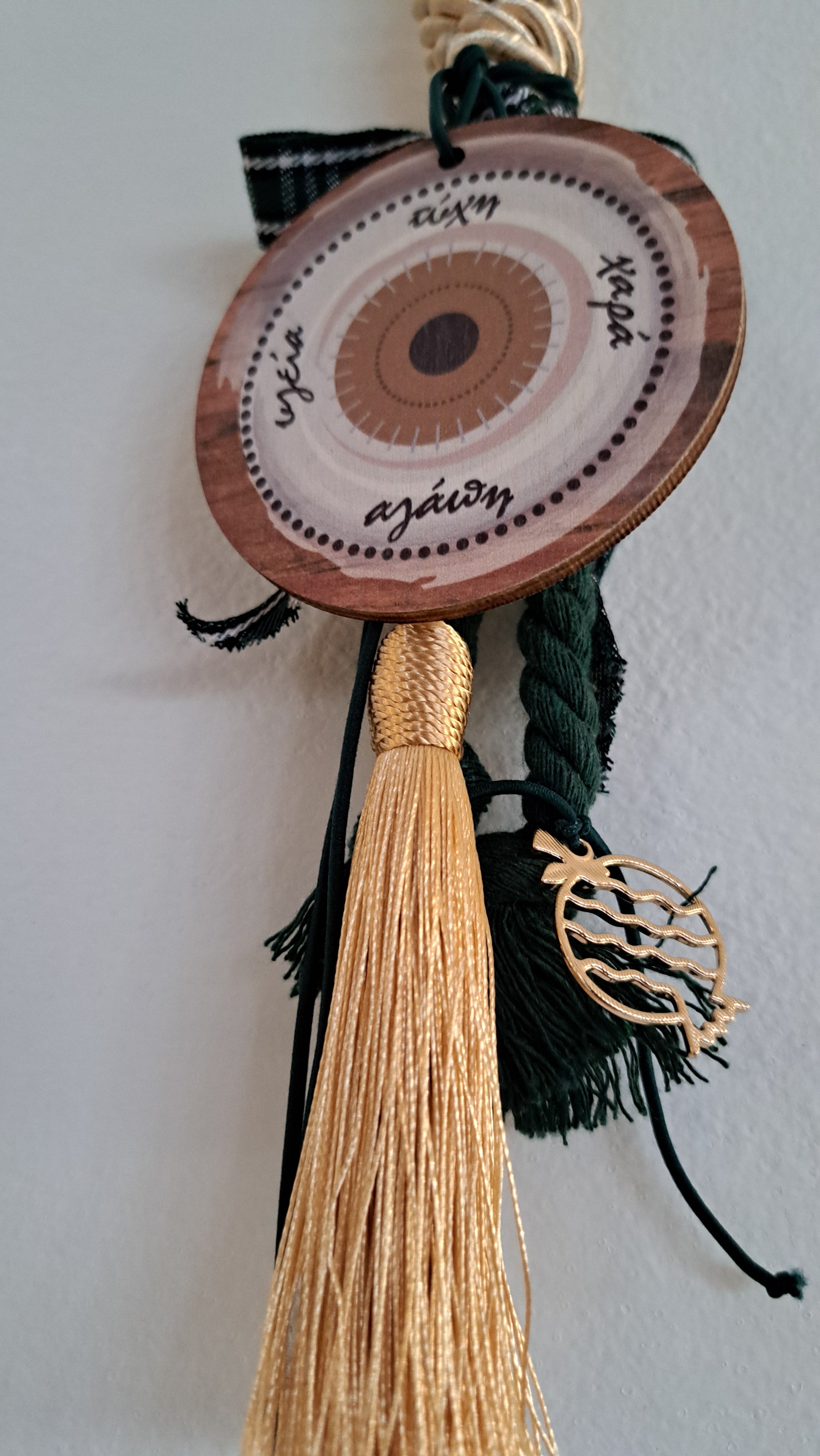 Γούρι “Τύχη – Χαρά – Υγεία – Αγάπη” με Ξύλινο Μάτι & Χρυσή Φούντα | Kallαίσθησις