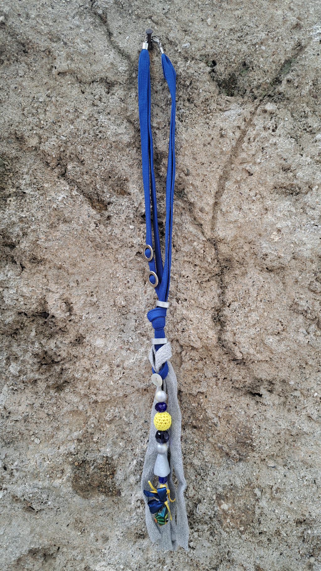 Μακρύ Χειροποίητο Κολιέ με Κίτρινη Πλεκτή Χάντρα & Υφασμάτινες Λεπτομέρειες| kallαίσθησις