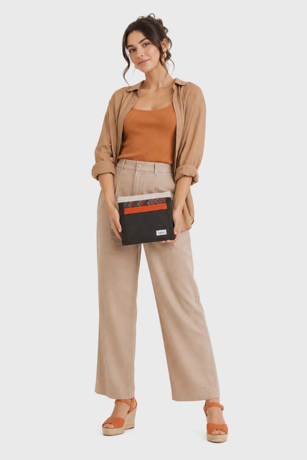 Χειροποίητη Υφασμάτινη Clutch Τσάντα με Καφέ & Πορτοκαλί Λεπτομέρειες | Kallαισθησις