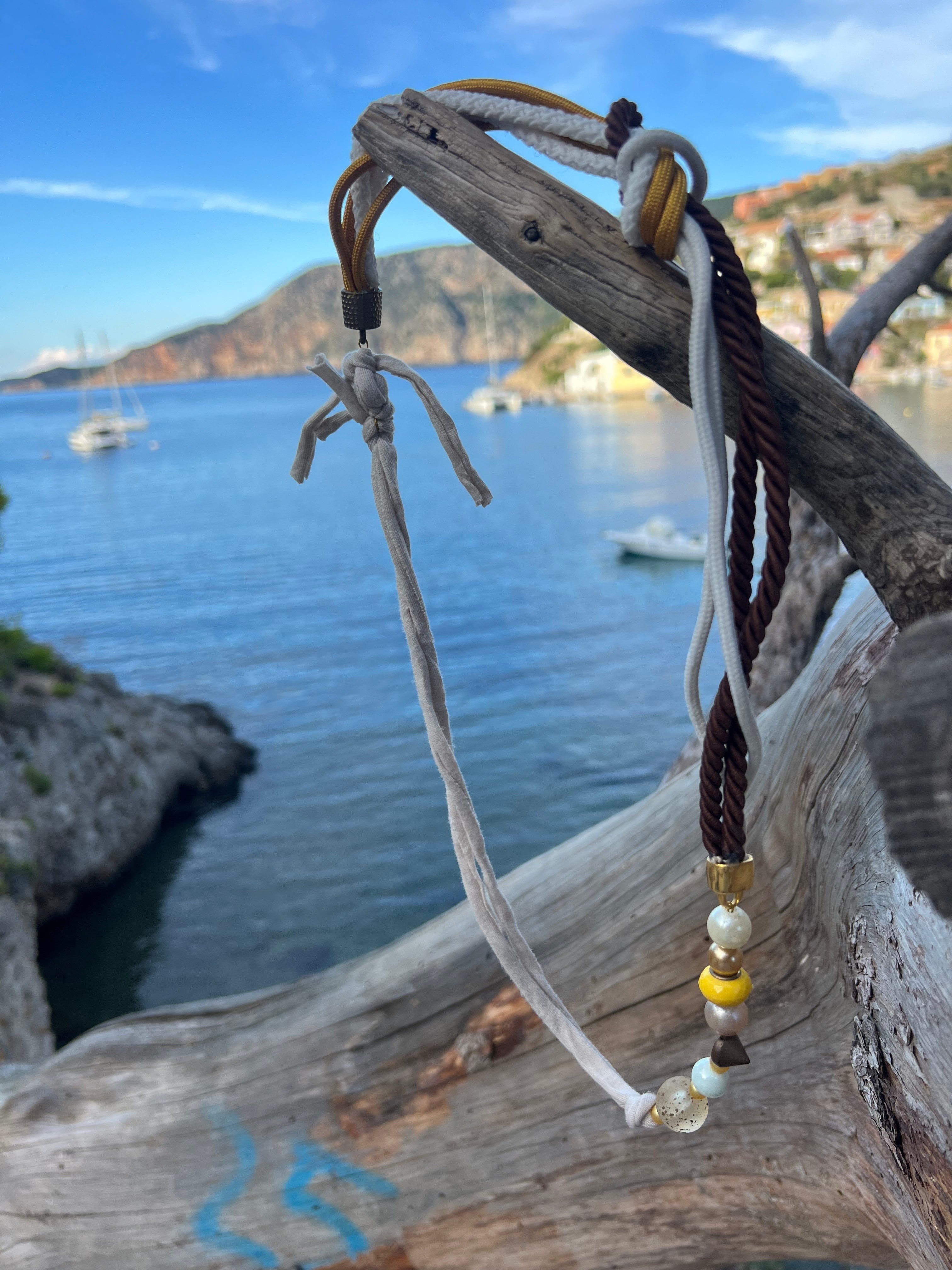 Χειροποίητο Κολιέ με Ύφασμα & Χάντρες σε Γήινες Αποχρώσεις | Kallαίσθησις