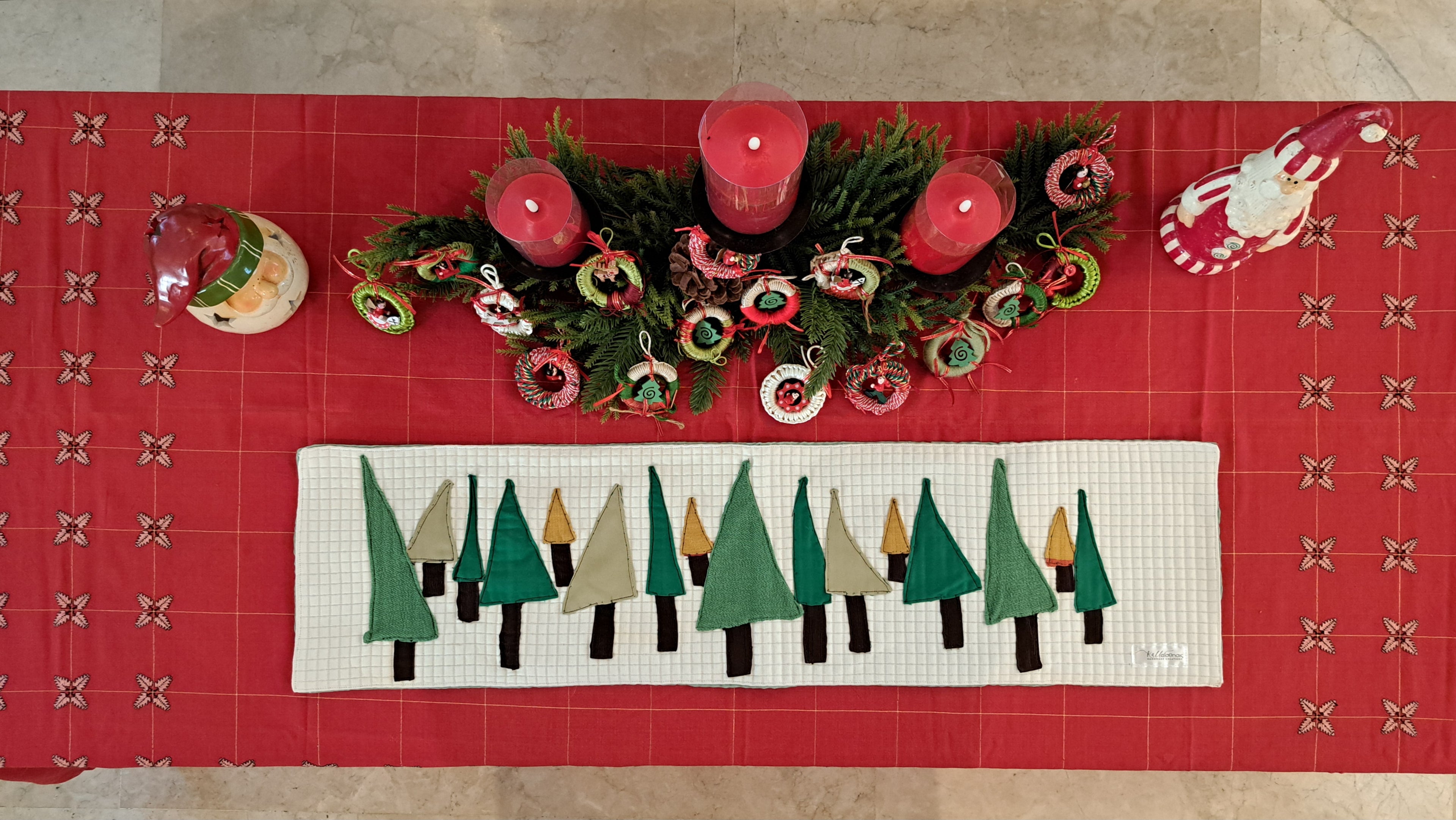 Χριστουγεννιάτικη Τραβέρσα με Δεντράκια σε Γήινους Τόνους | Kallαίσθησις