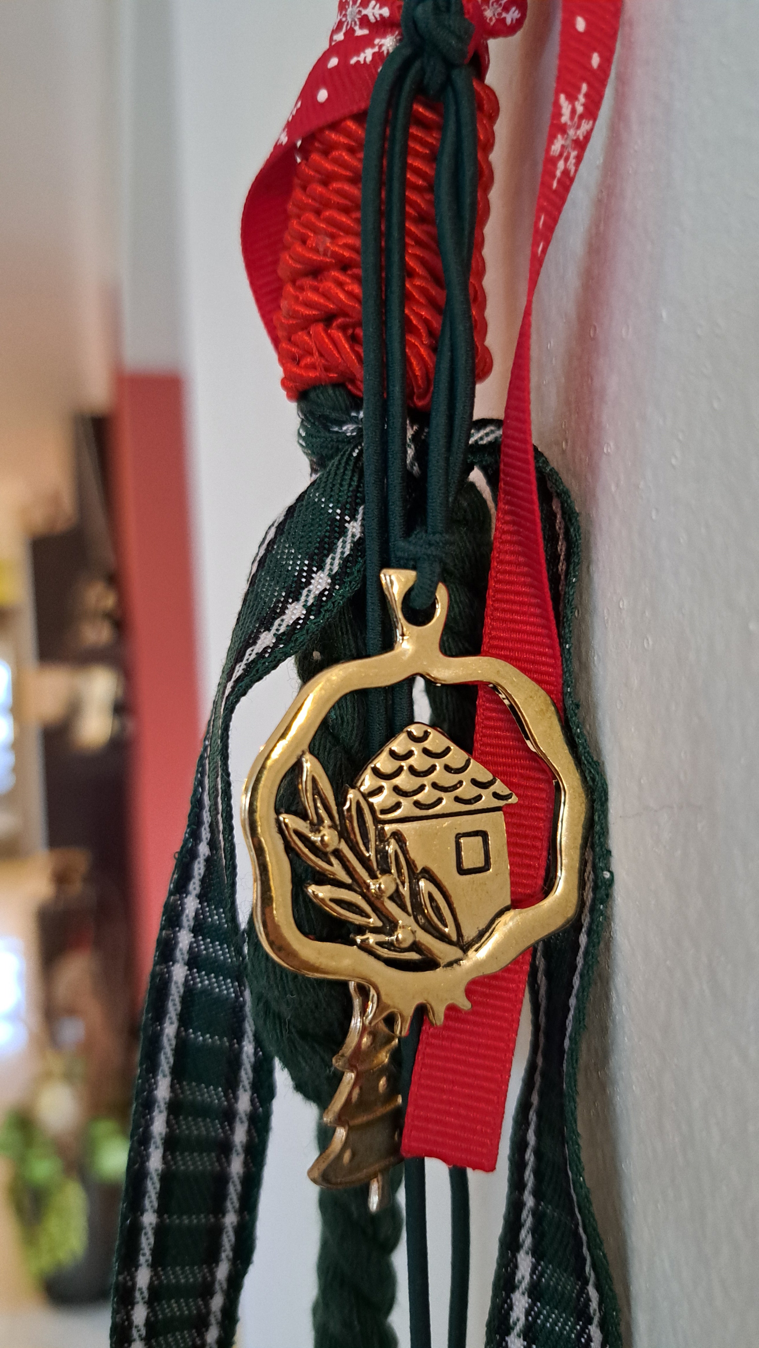 Γούρι με Χρυσό Σπιτάκι & Χριστουγεννιάτικο Δεντράκι | Kallαίσθησις