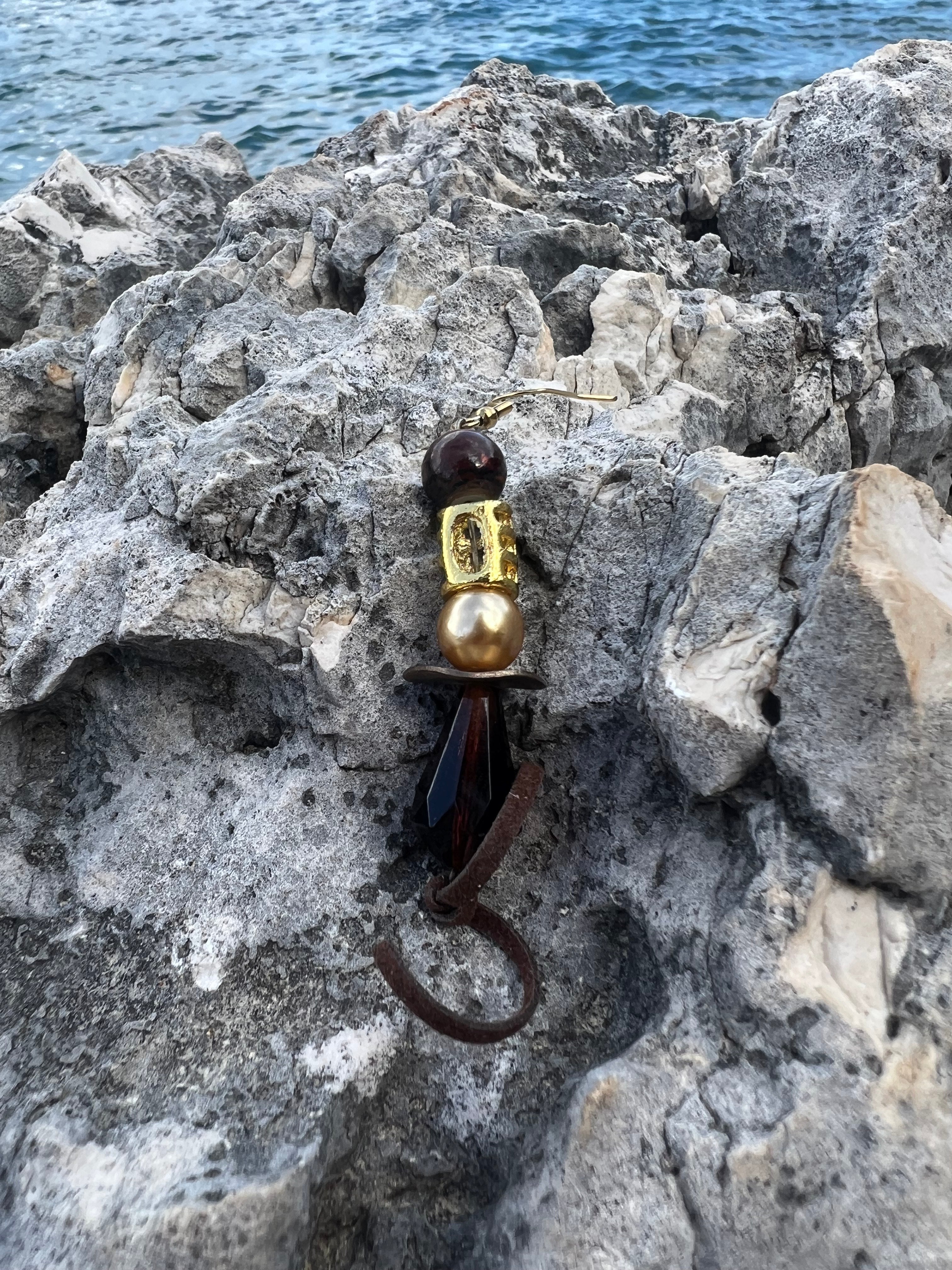 Χειροποίητα Σκουλαρίκια με Χάντρες & Χρυσές Λεπτομέρειες | Kallαισθησις