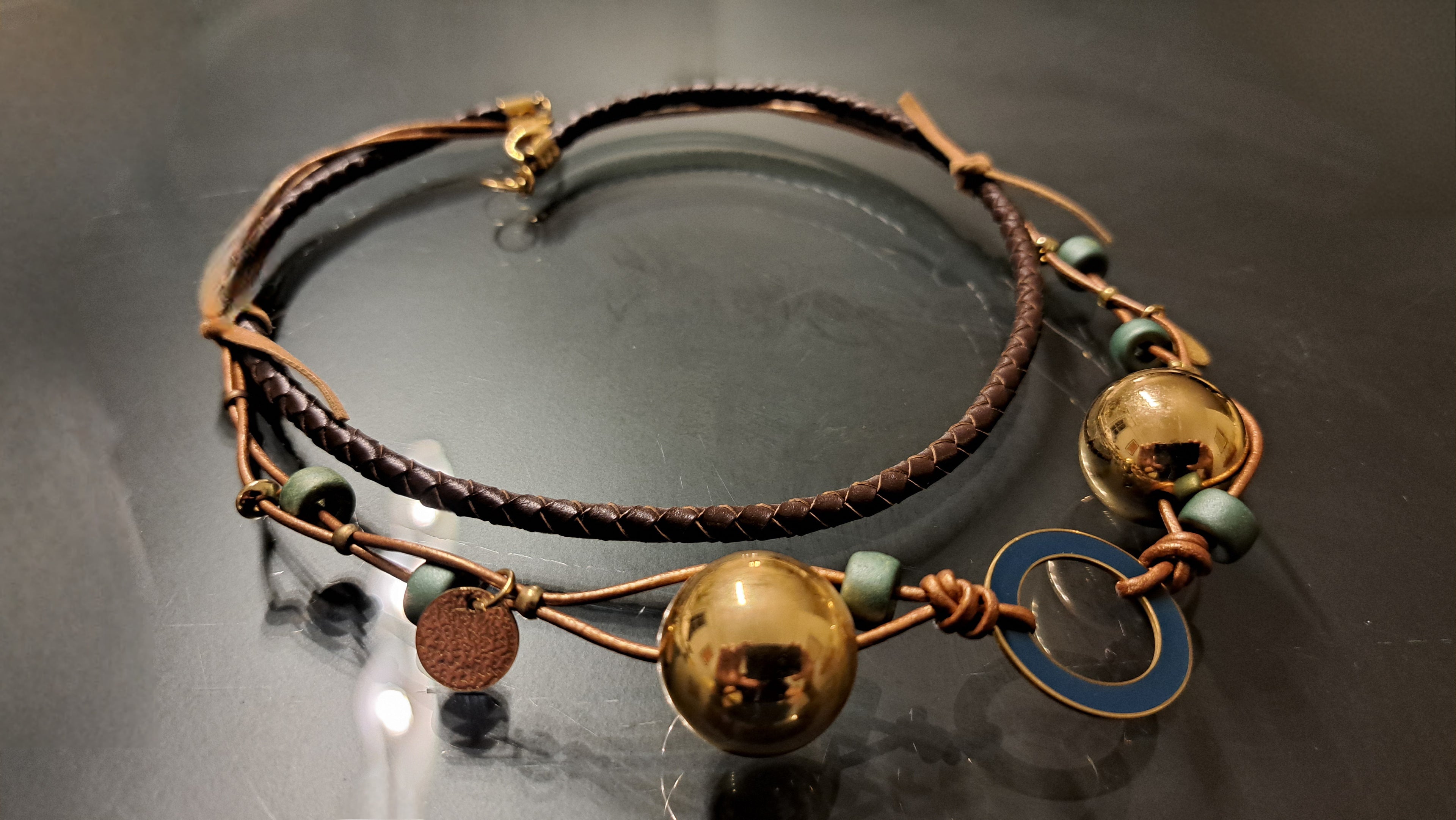 Χειροποίητο Κολιέ με Χρυσές & Πράσινες Χάντρες|Kallαίσθησις