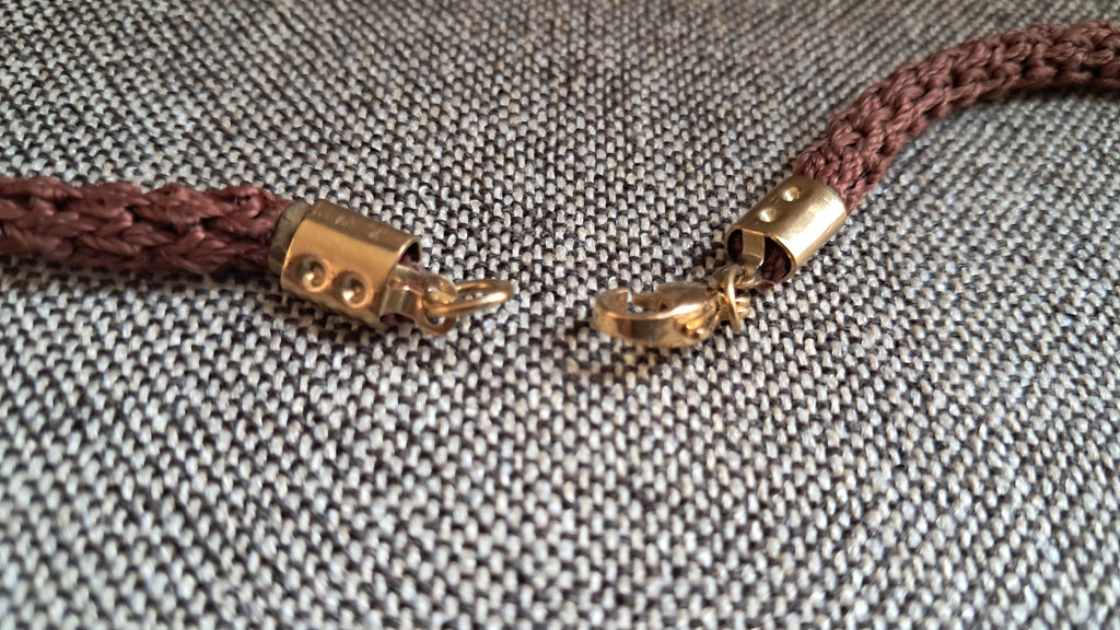 Statement κολιέ με καφέ βελούδο & χειροποίητο γεωμετρικό σχέδιο | kallαίσθησις