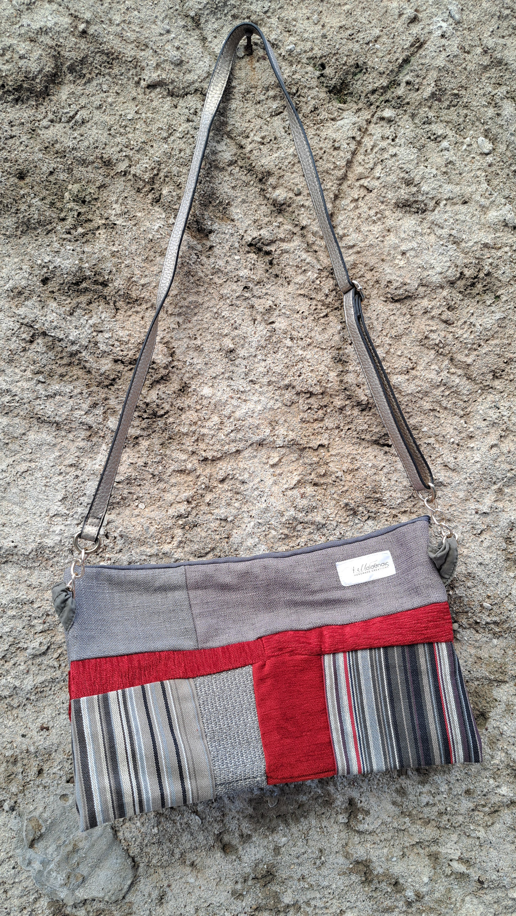 Τσαντάκι patchwork με κόκκινες & γκρι αποχρώσεις | kallαίσθησις