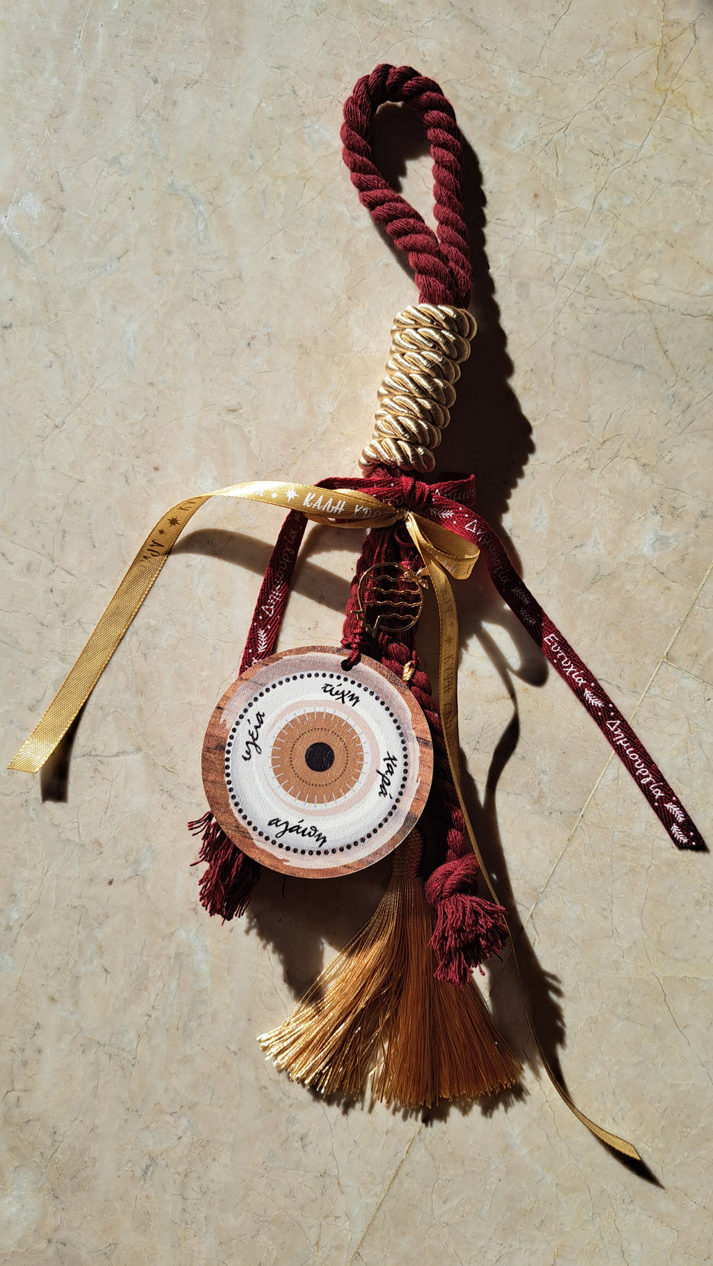 Γούρι με Μάτι, Κορδέλες & Φούντες σε Μπορντό–Χρυσαφί | Kallαίσθησις