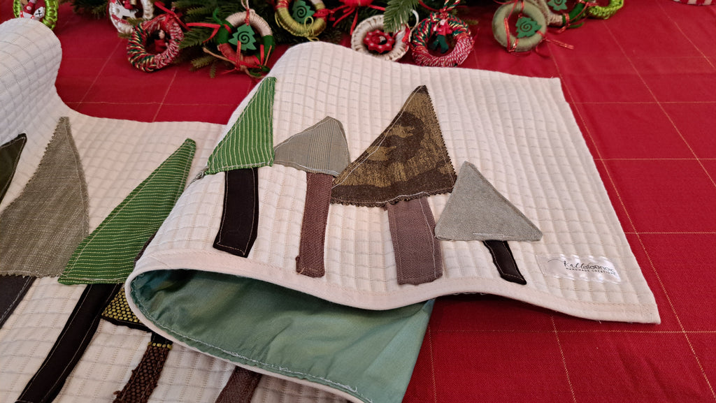 Χριστουγεννιάτικη Υφασμάτινη Τραβέρσα με Δεντράκια | Kallαίσθησις
