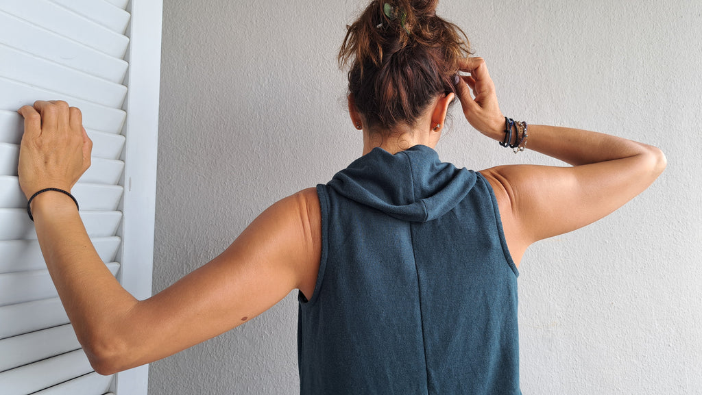 Αμάνικη μπλούζα με κεντητές λεπτομέρειες | kallαίσθησις