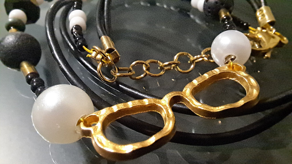 Χειροποίητο Βραχιόλι με Μαύρο Κορδόνι & Χρυσά Γυαλάκια | kallαίσθησις