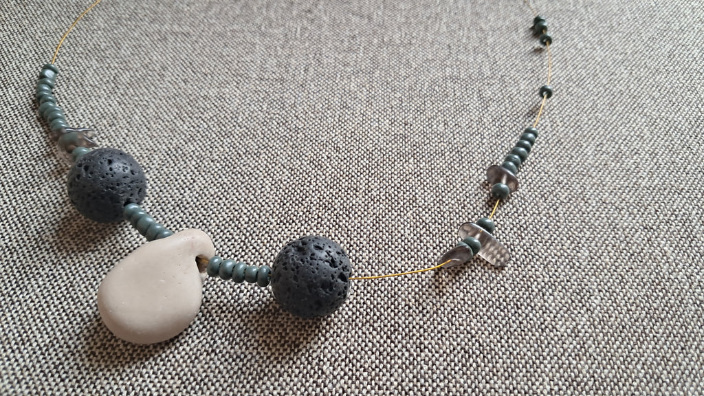 Κολιέ με ηφαιστειακές & φυσικές πέτρες | kallαίσθησις