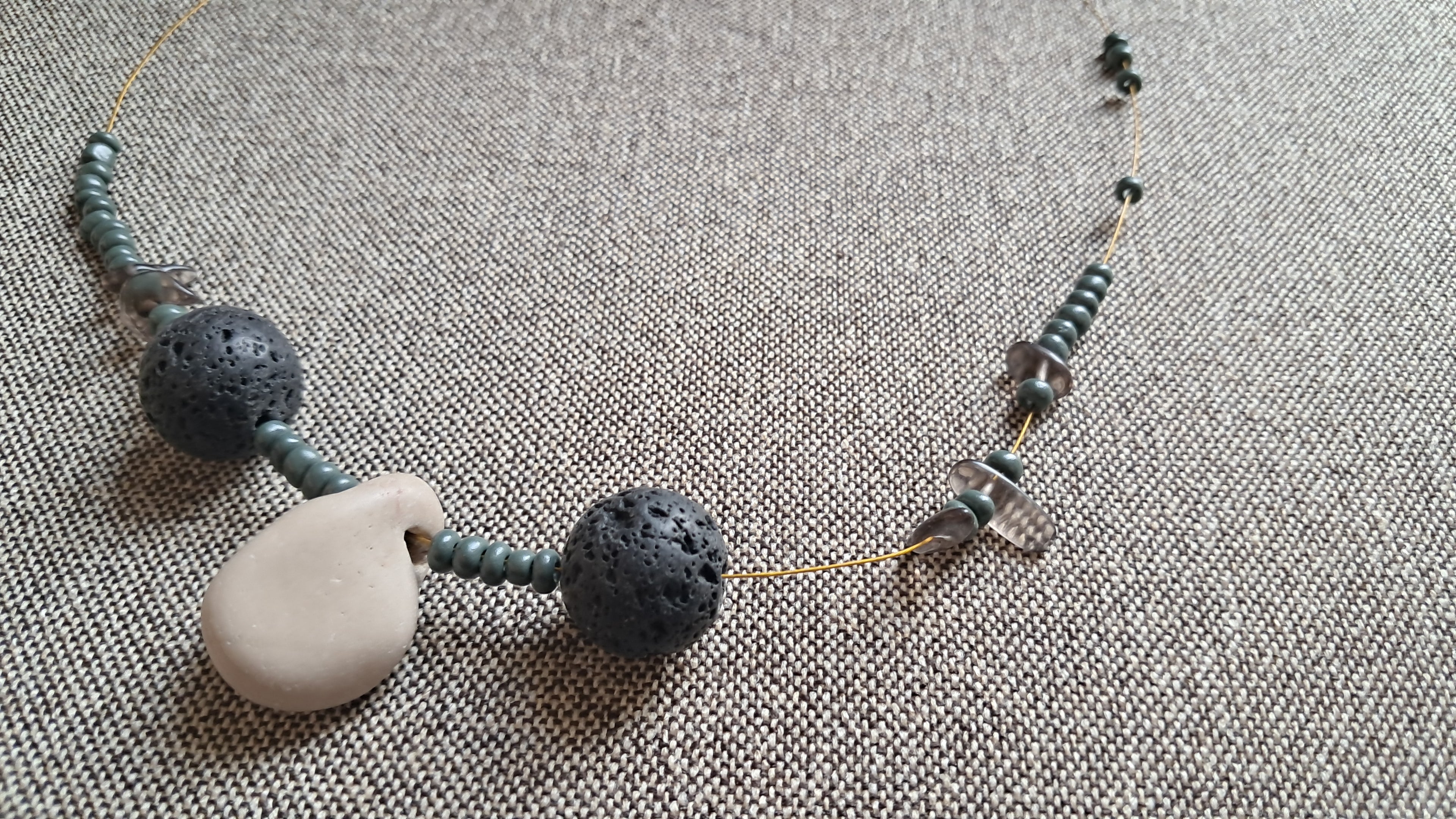 Κολιέ με ηφαιστειακές & φυσικές πέτρες | kallαίσθησις