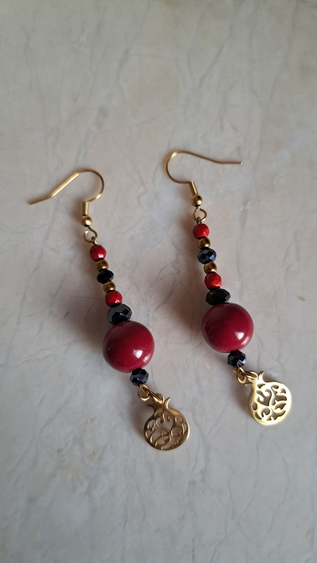 Κρεμαστά Σκουλαρίκια με Κόκκινη Πέρλα & Ρόδι | Kallαίσθησις