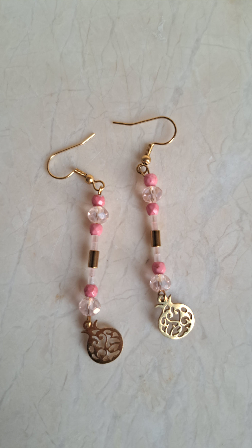 Σκουλαρίκια Ροζ Χάντρες & Μεταλλικά Ρόδια | Kallαίσθησις