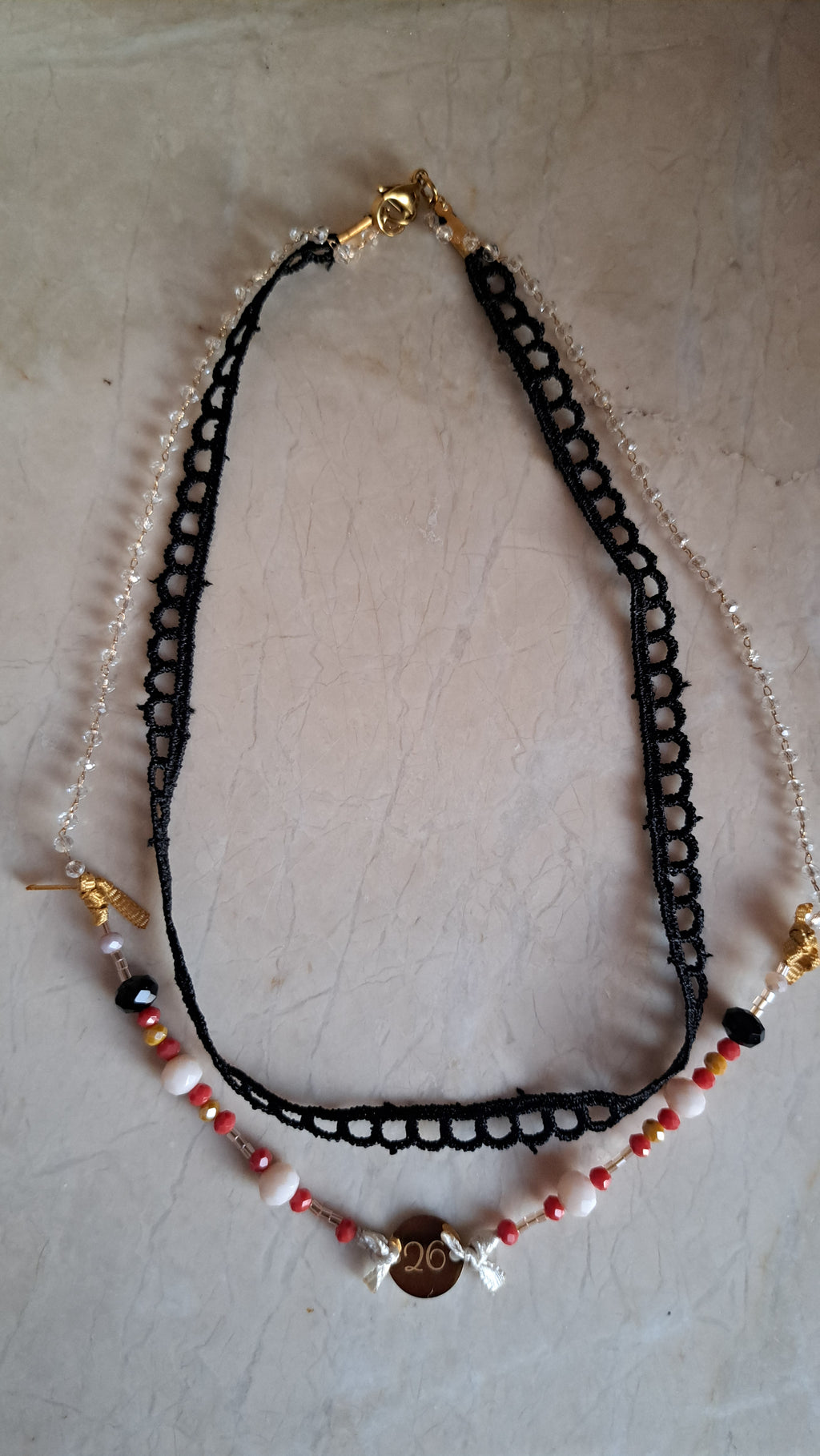 Κολιέ Διπλό με Δαντέλα & Χάντρες σε Κόκκινο–Λευκό–Χρυσό | Kallαίσθησις