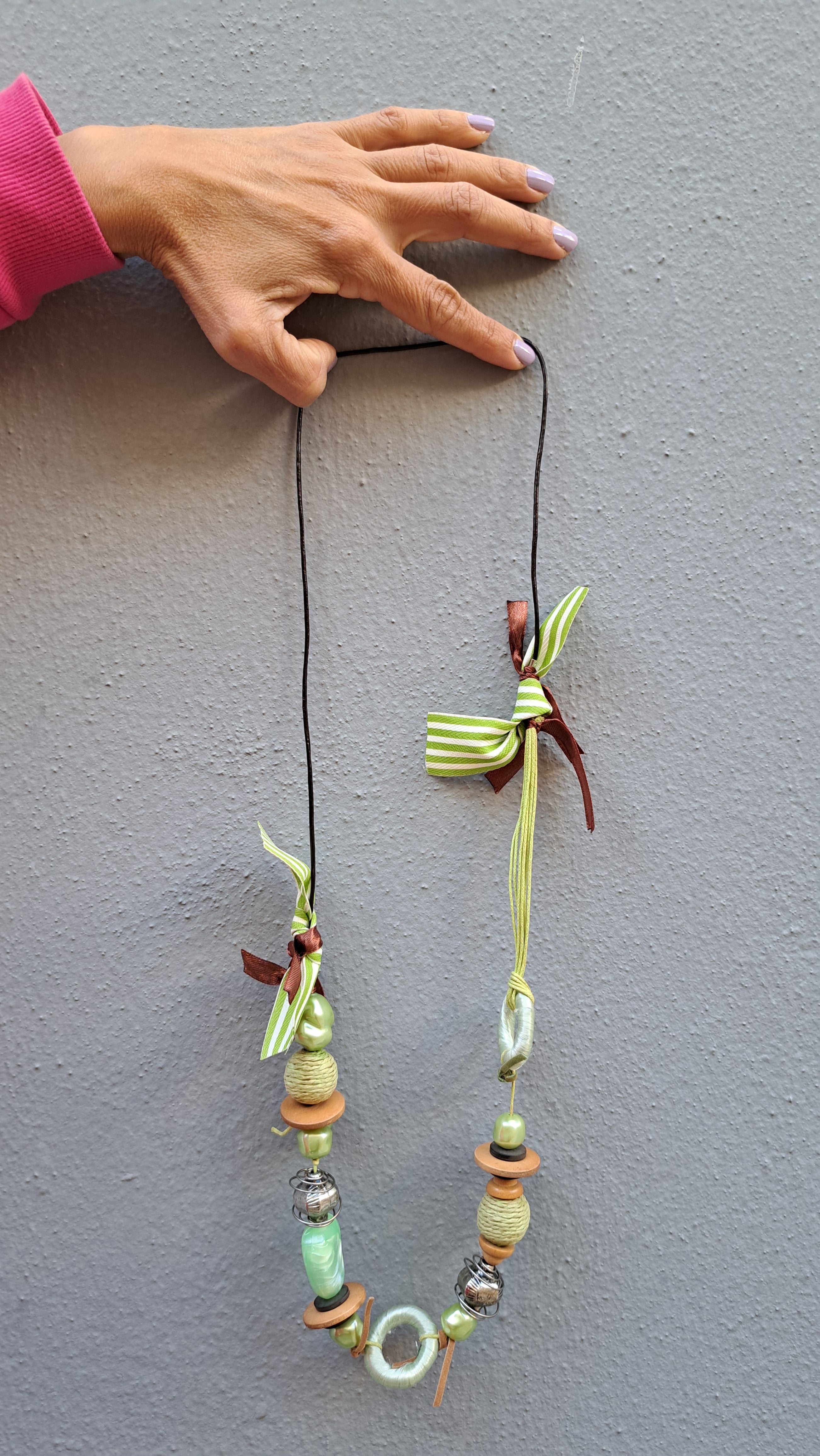 Κολιέ με πράσινες χάντρες & κορδέλες | kallαίσθησις