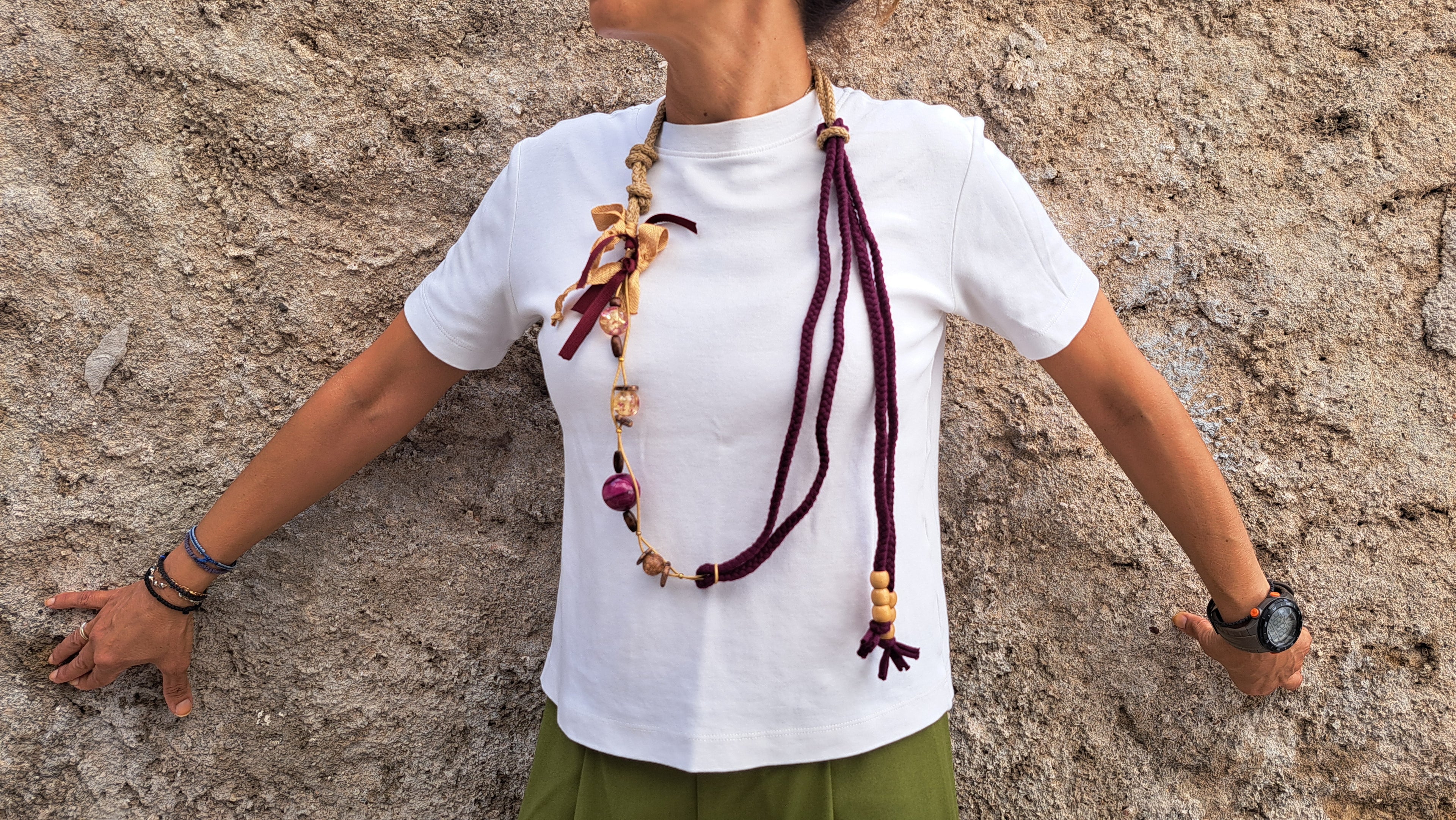 Χειροποίητο Κολιέ με Μπορντό Πλεκτό Κορδόνι & Καφέ Λεπτομέρειες | kallαίσθησις