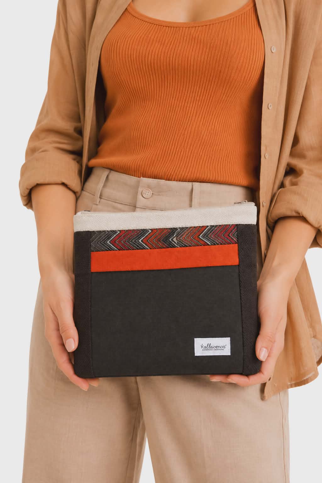 Χειροποίητη Υφασμάτινη Clutch Τσάντα με Καφέ & Πορτοκαλί Λεπτομέρειες | Kallαισθησις