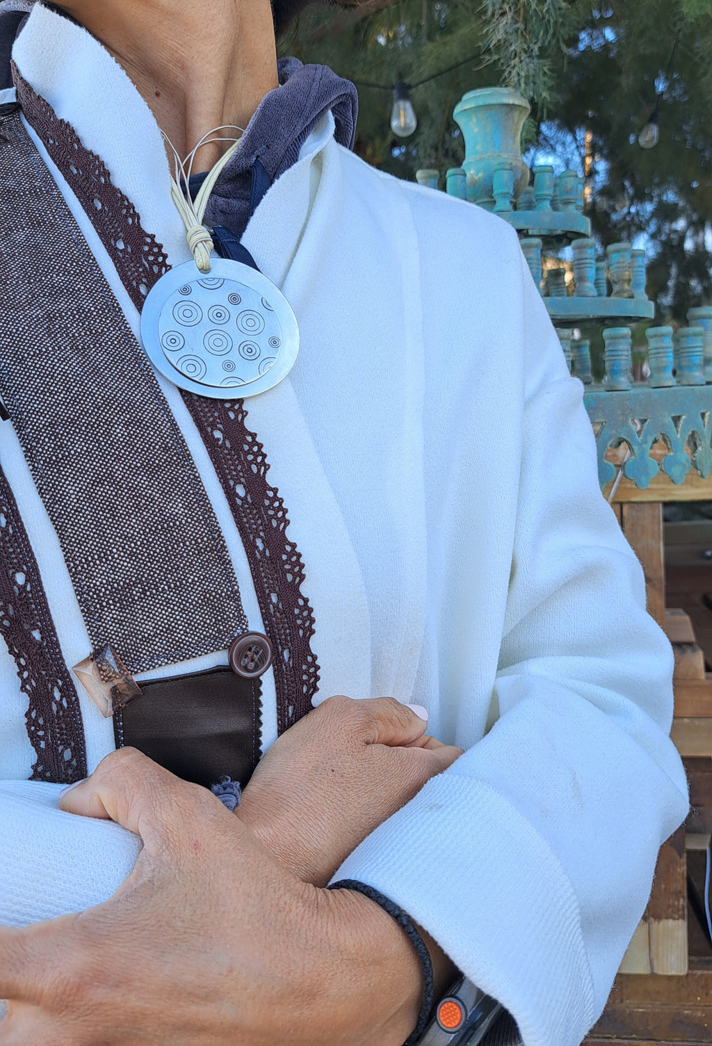 Κολιέ με Μεγάλο Κυκλικό Μεταλλικό Μενταγιόν | Kallαίσθησις