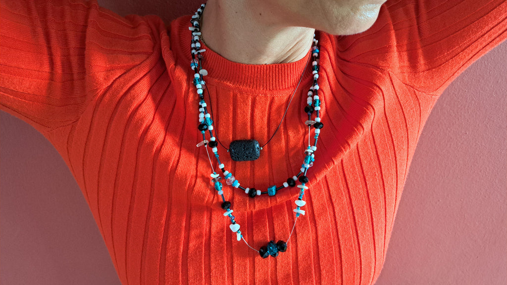 Κολιέ με ηφαιστειακή πέτρα και τυρκουάζ λεπτομέρειες| kallαίσθησις