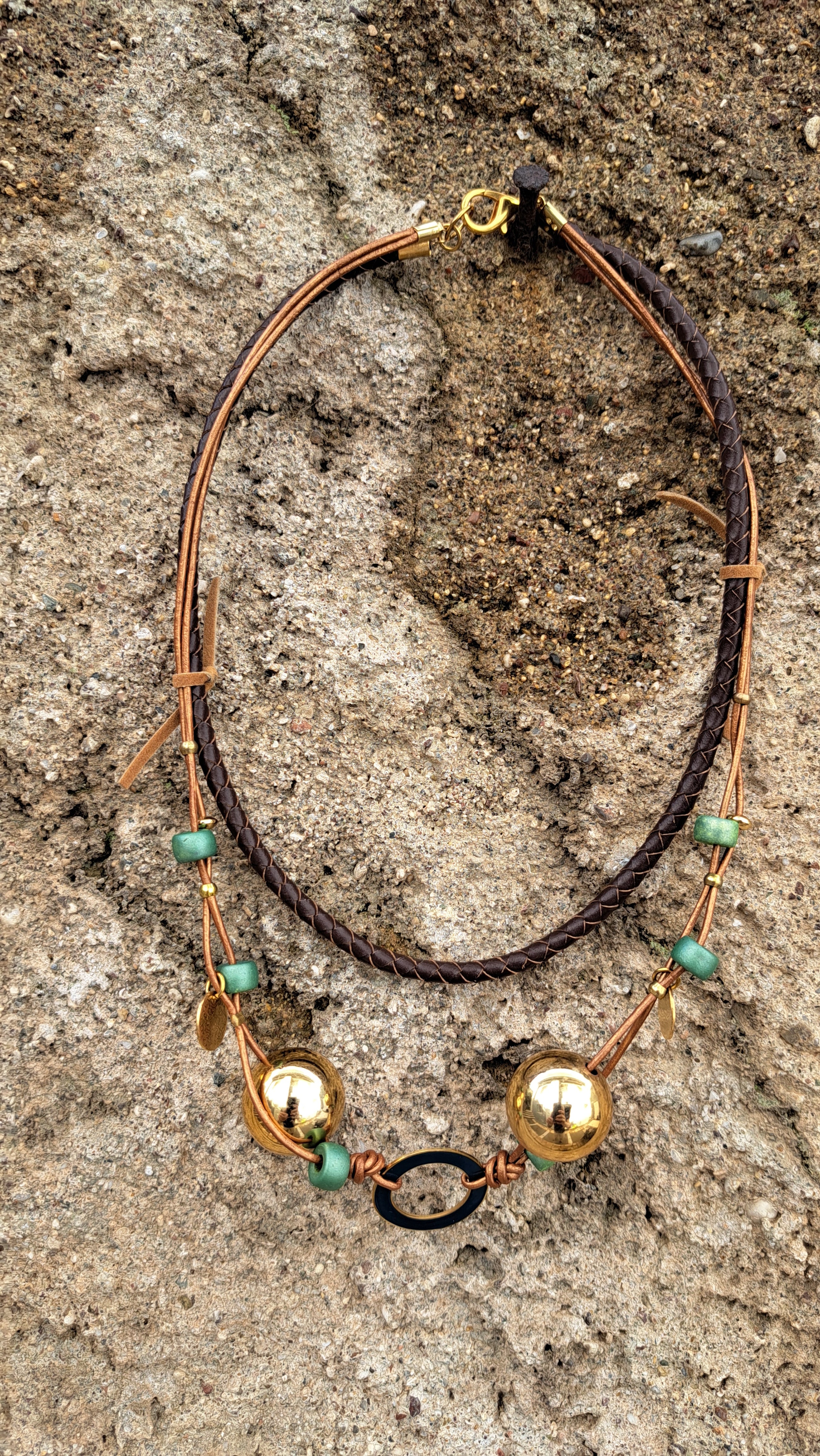 Χειροποίητο Κολιέ με Χρυσές & Πράσινες Χάντρες|Kallαίσθησις