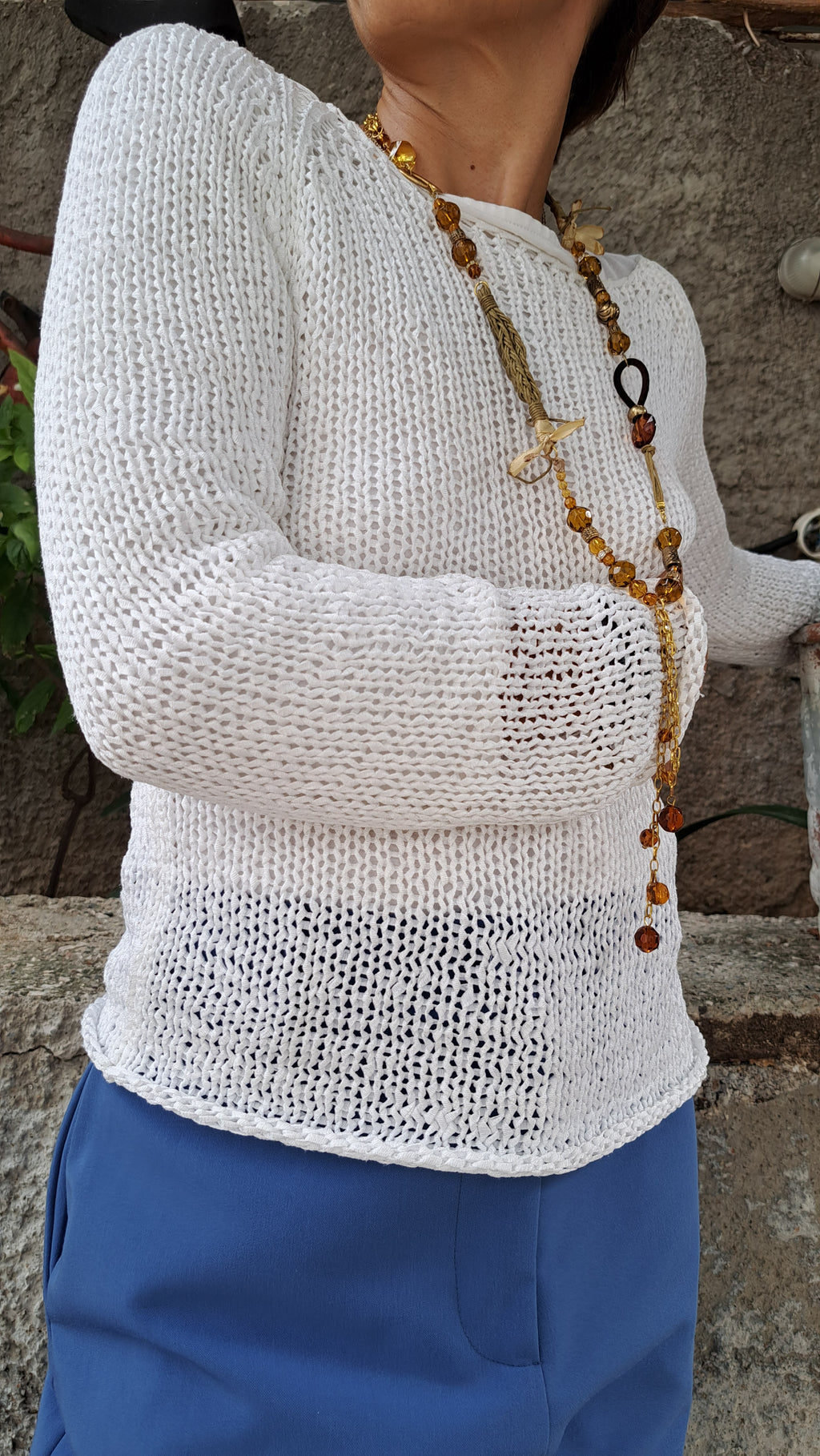 Μακρύ χειροποίητο κολιέ με κεχριμπαρί χάντρες και χρυσές λεπτομέρειες | kallαίσθησις