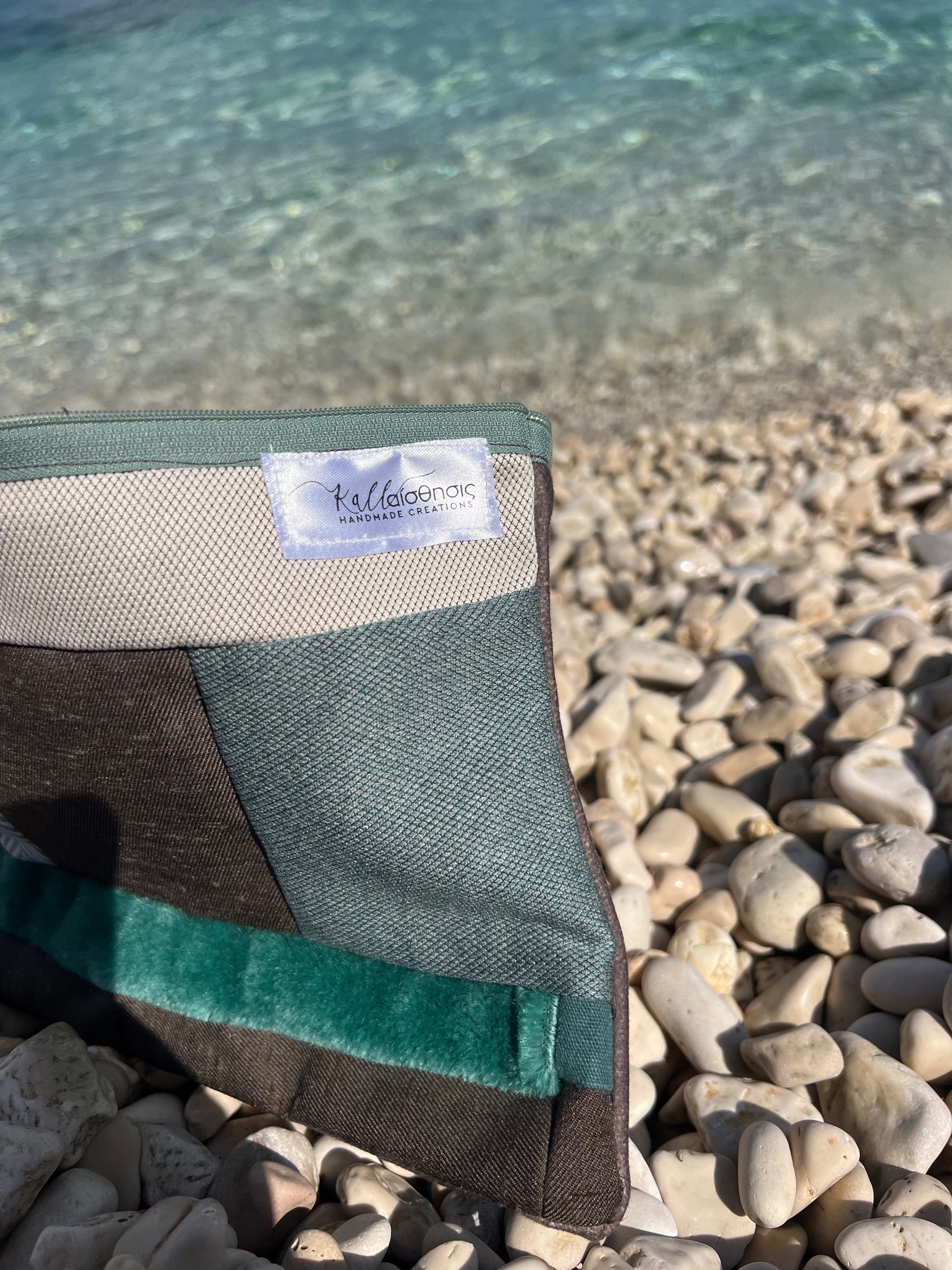 Χειροποίητο Υφασμάτινο Τσαντάκι με καφέ & Σμαραγδί Λεπτομέρεια | Kallαισθησις