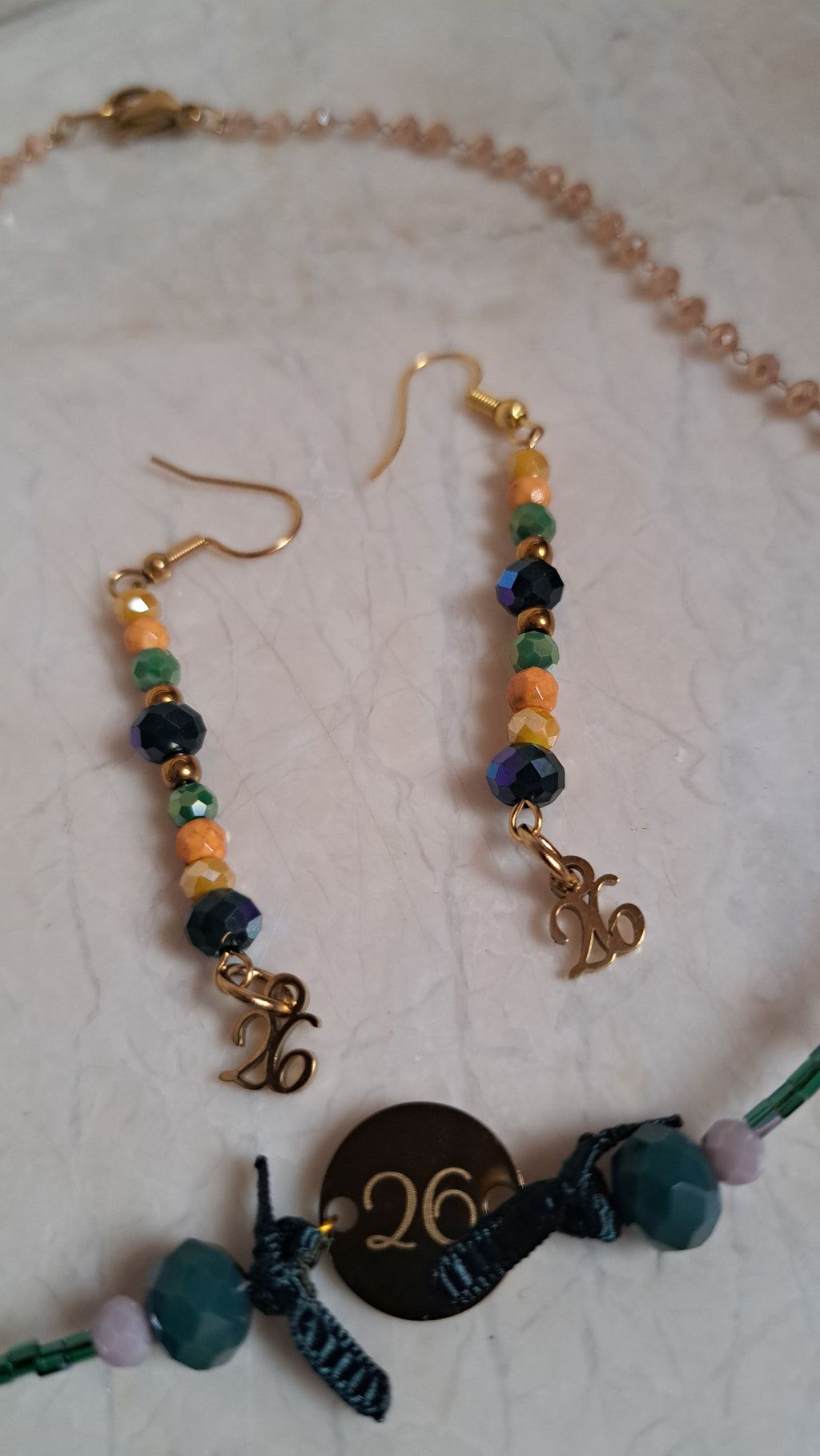 Σετ Κολιέ & Σκουλαρίκια “26” με Πράσινες & Χρυσές Χάντρες | Kallαίσθησις