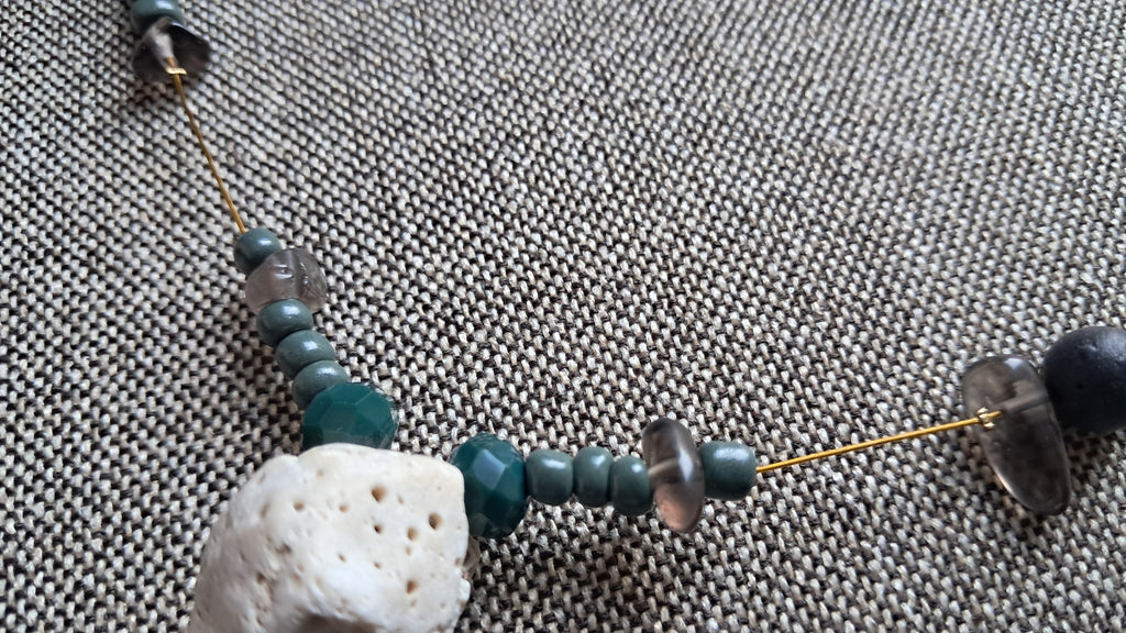 Κολιέ με πράσινες χάντρες & φυσικό βότσαλο | kallαίσθησις