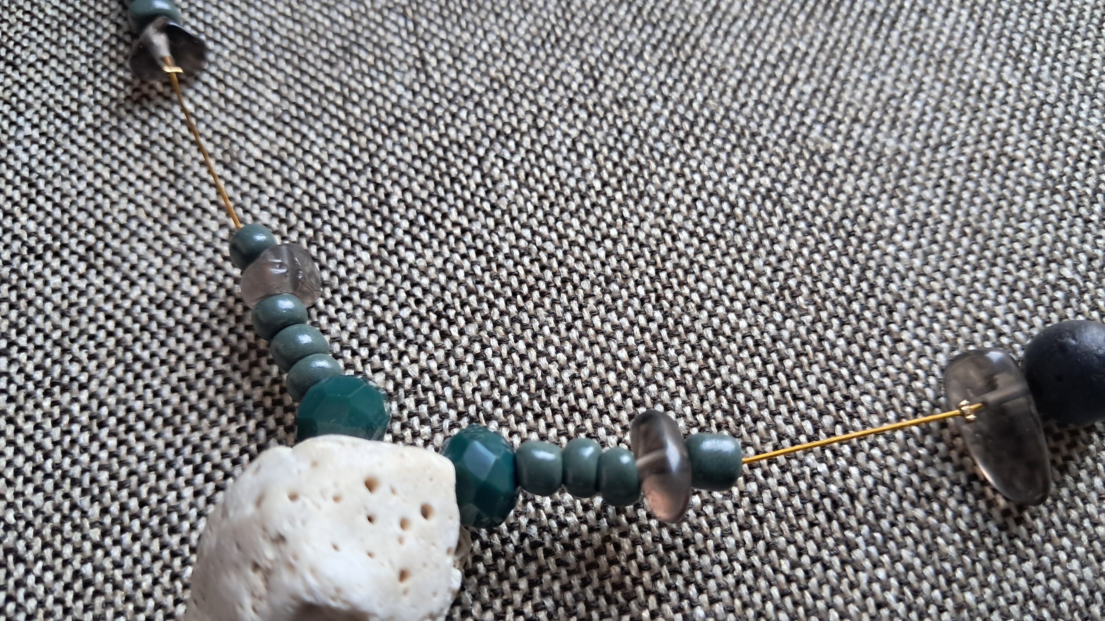 Κολιέ με πράσινες χάντρες & φυσικό βότσαλο | kallαίσθησις