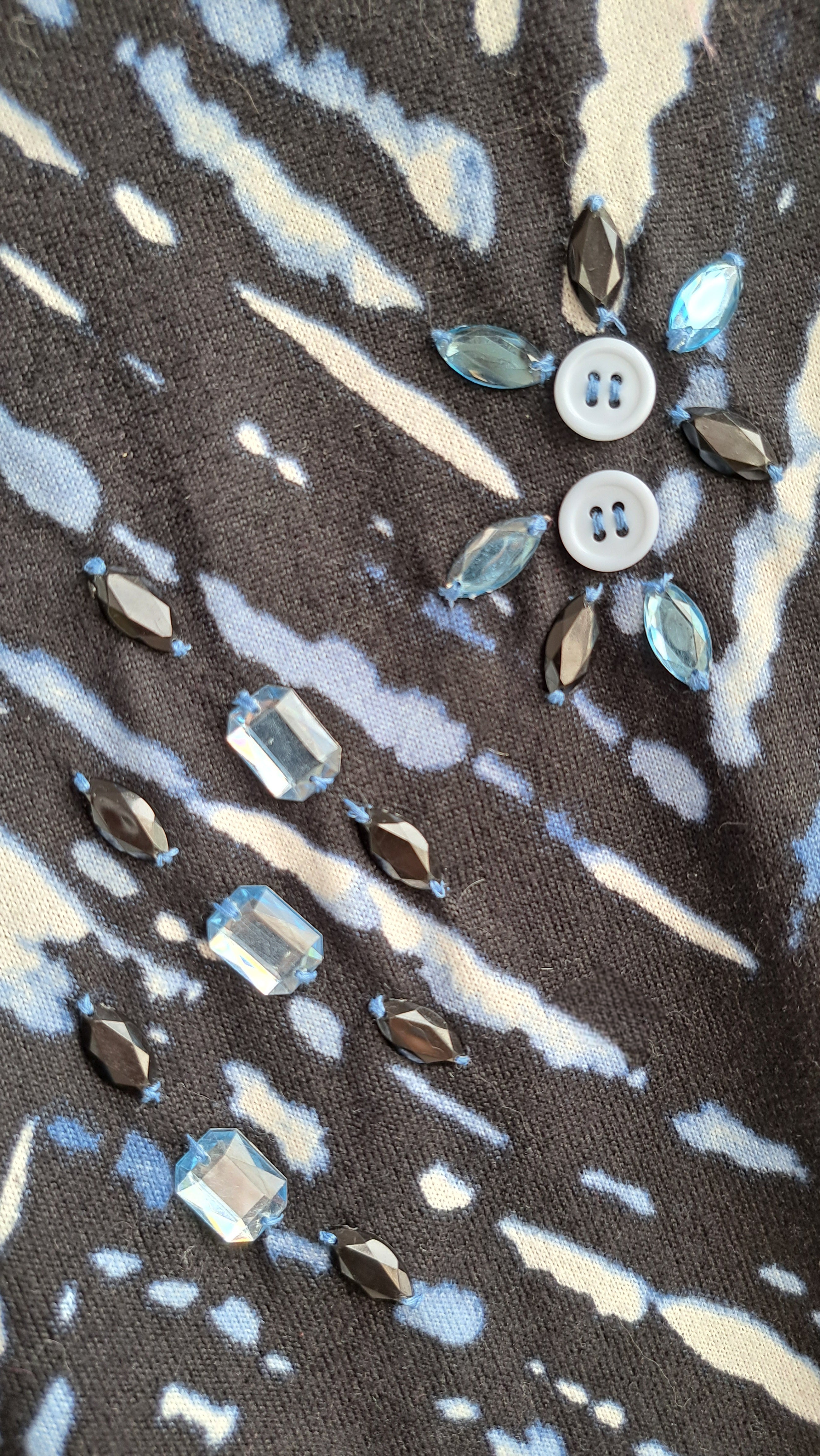 Μίνι φόρεμα με κεντητές λεπτομέρειες & γαλάζιες πέτρες | kallαίσθησις