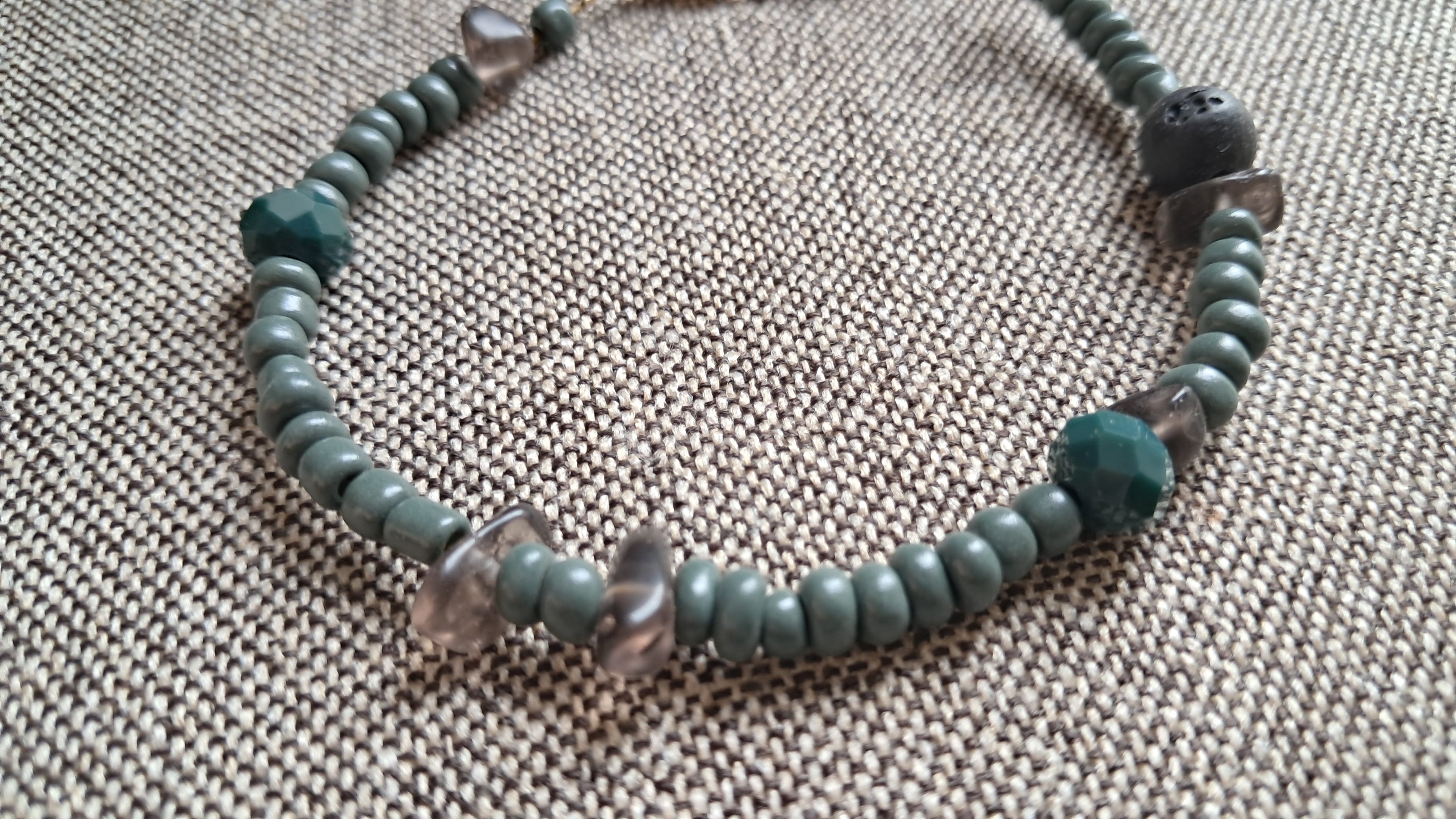 Βραχιόλι με πράσινες και καπνί χάντρες | kallαίσθησις