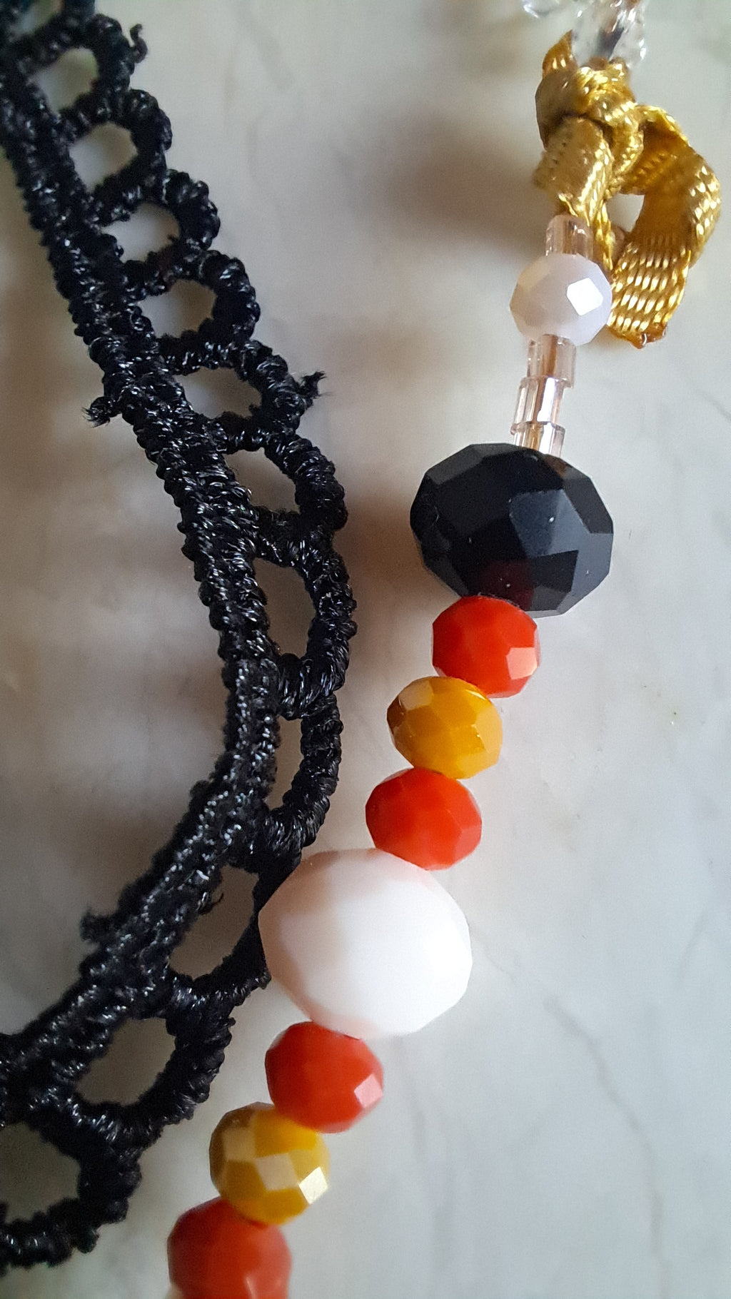 Κολιέ Διπλό με Δαντέλα & Χάντρες σε Κόκκινο–Λευκό–Χρυσό | Kallαίσθησις