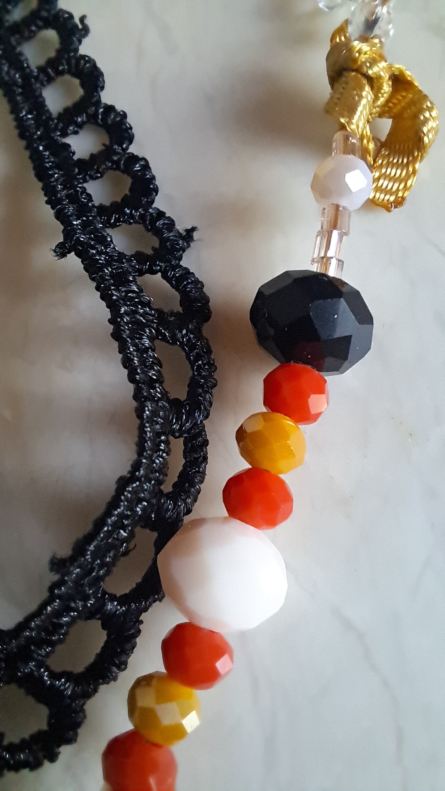 Κολιέ Διπλό με Δαντέλα & Χάντρες σε Κόκκινο–Λευκό–Χρυσό | Kallαίσθησις