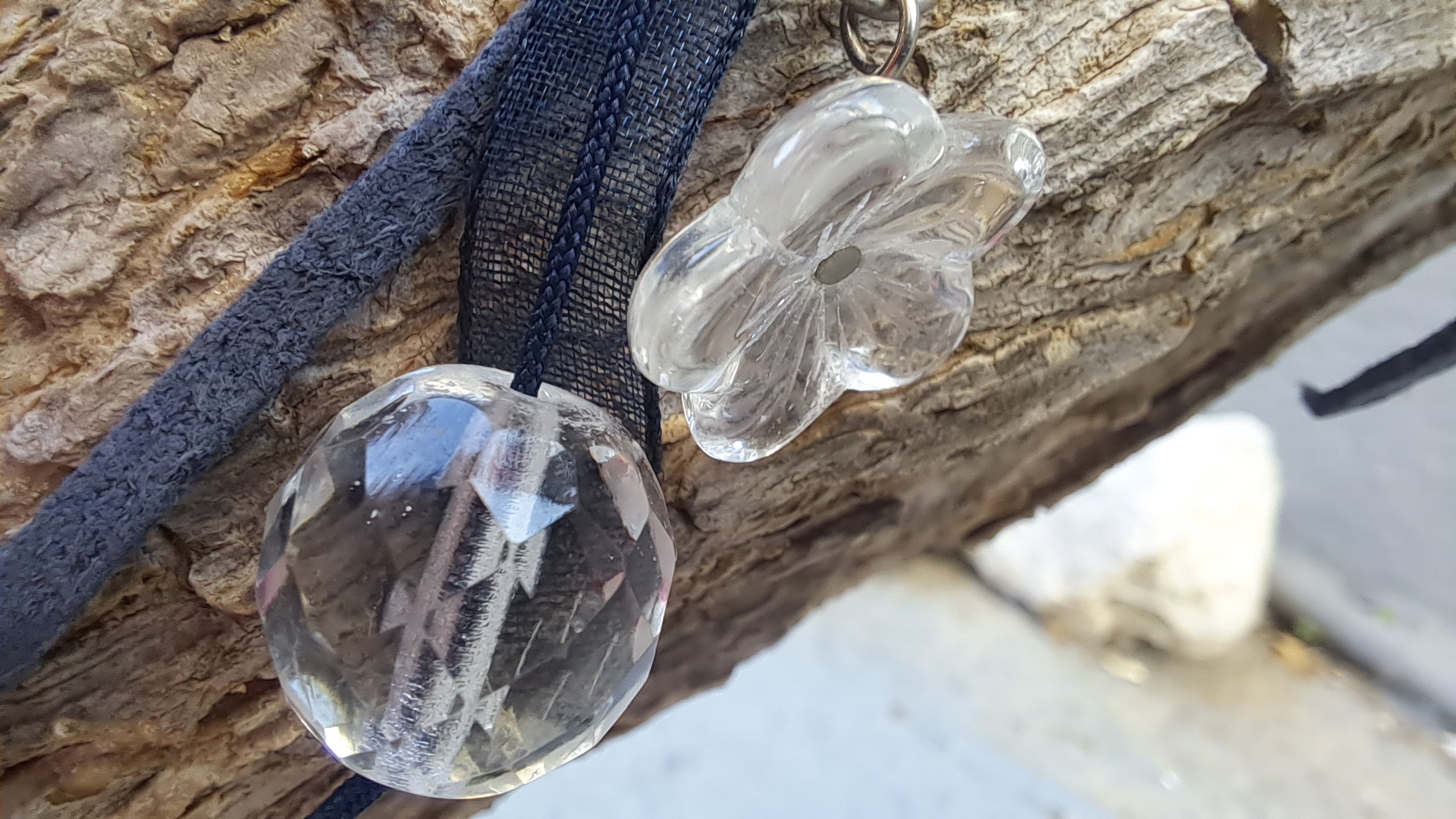 Σκουλαρίκια με διάφανες χάντρες & μπλε κορδέλα | kallαίσθησις