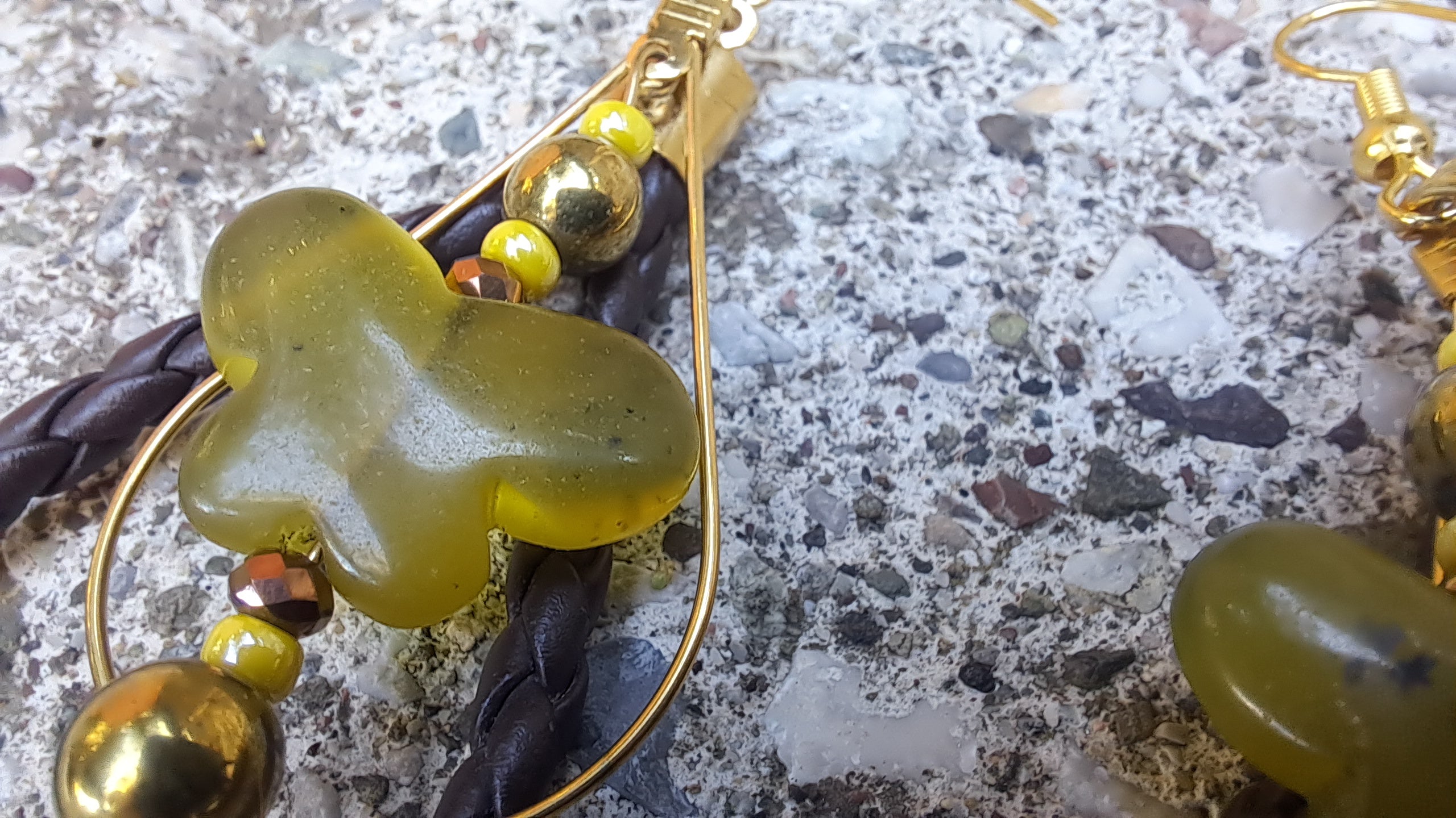 Σκουλαρίκια πεταλούδα με δερμάτινο κρίκο | kallαίσθησις