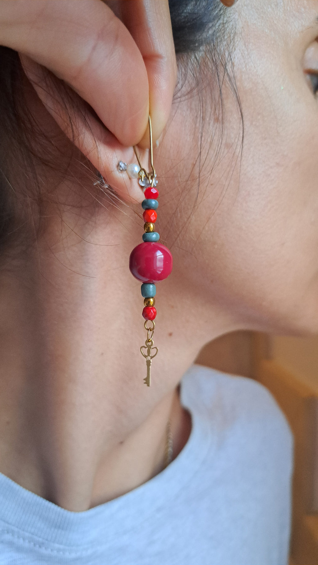 Κρεμαστά Σκουλαρίκια “Κόκκινο & Τυρκουάζ με Κλειδί” | Kallαίσθησις