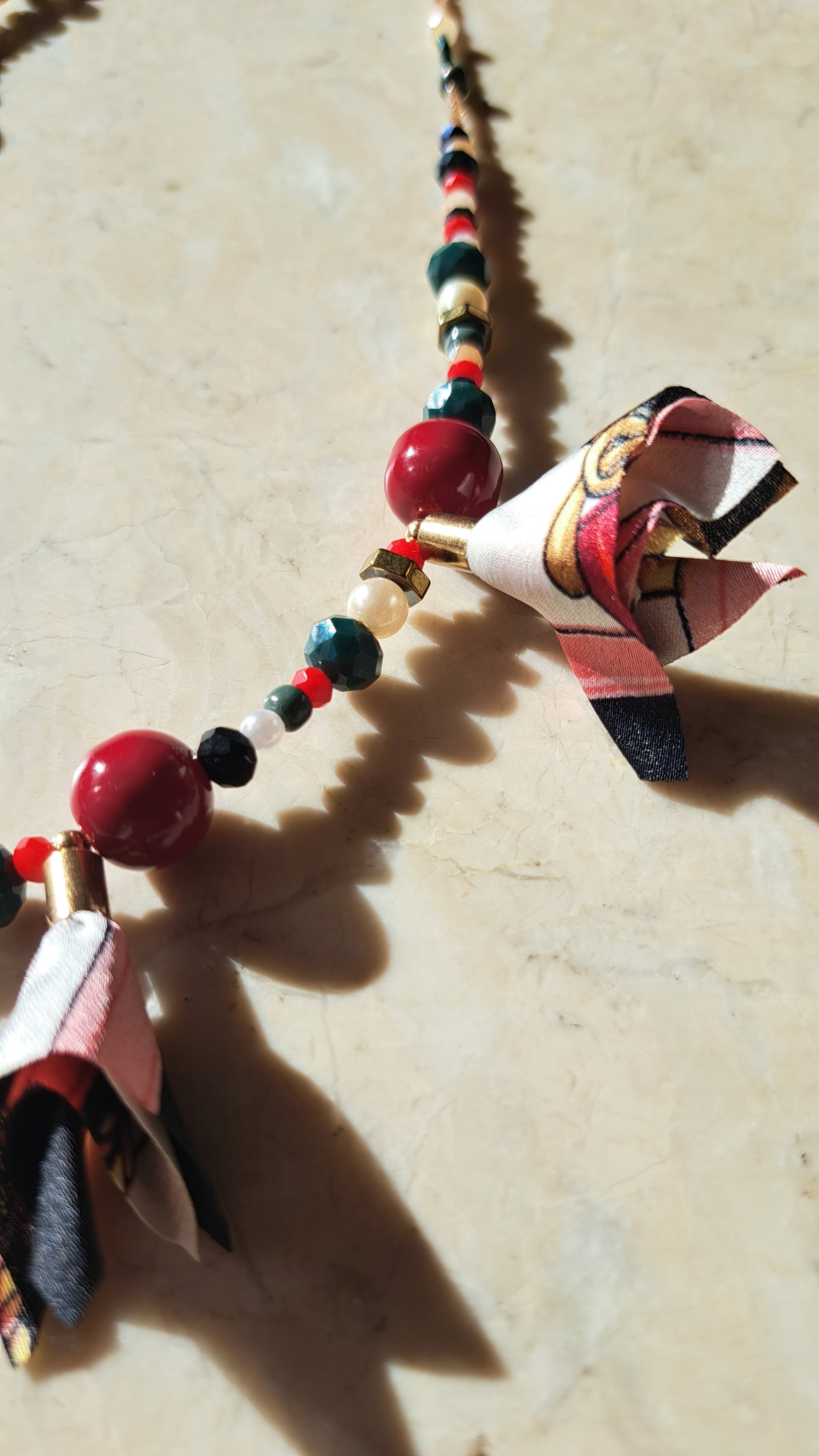 Κολιέ Χειροποίητο με Πολύχρωμες Χάντρες & Υφασμάτινες Φιόγκους | Kallαίσθησις