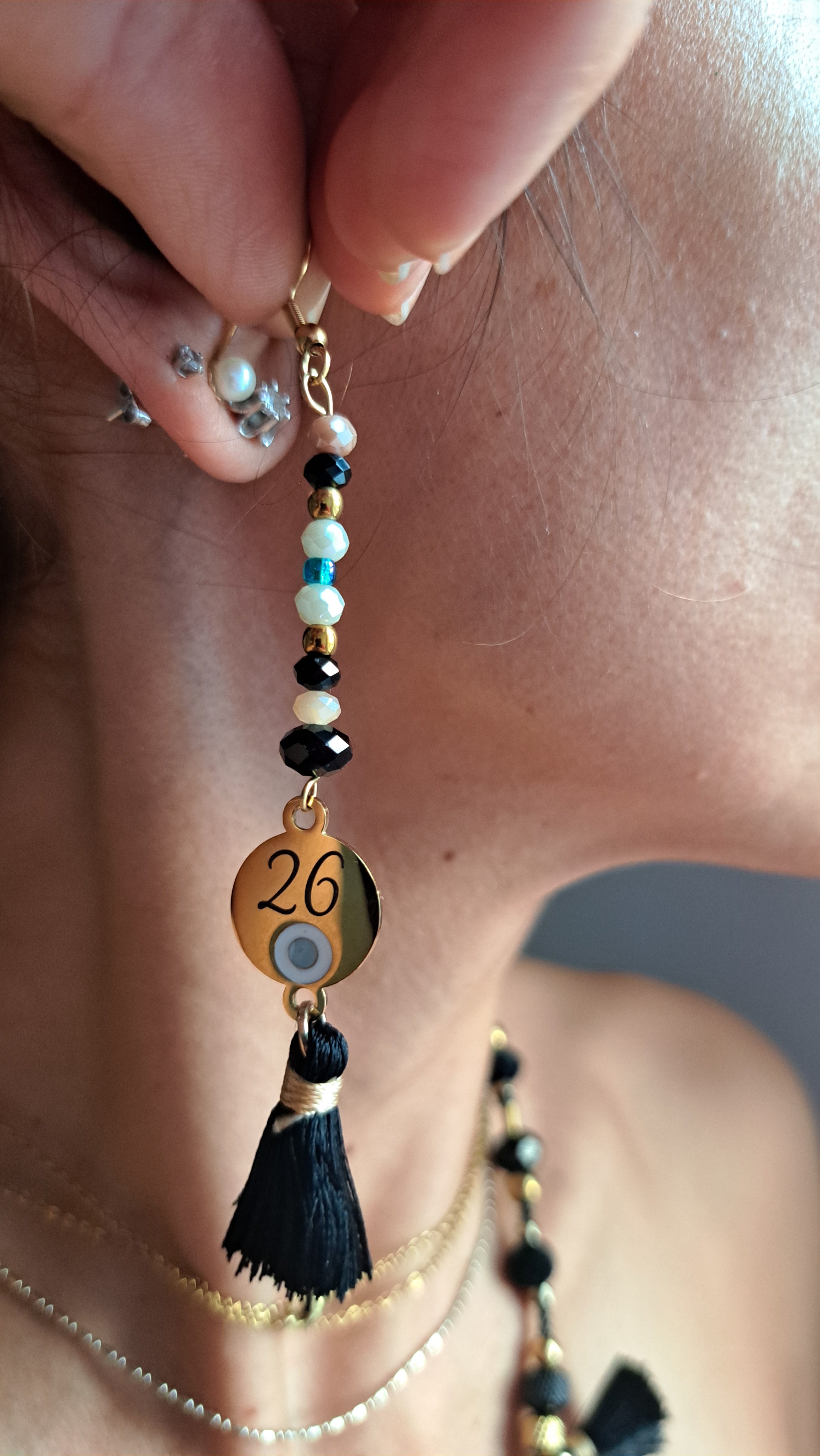 Σετ Κολιέ & Σκουλαρίκια “26” σε Μαύρο & Χρυσό με Φουντίτσες | Kallαίσθησις