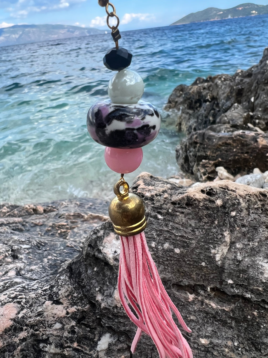 Χειροποίητα Σκουλαρίκια με Ροζ Φούντα & Πολύχρωμες Χάντρες | Kallαίσθησις