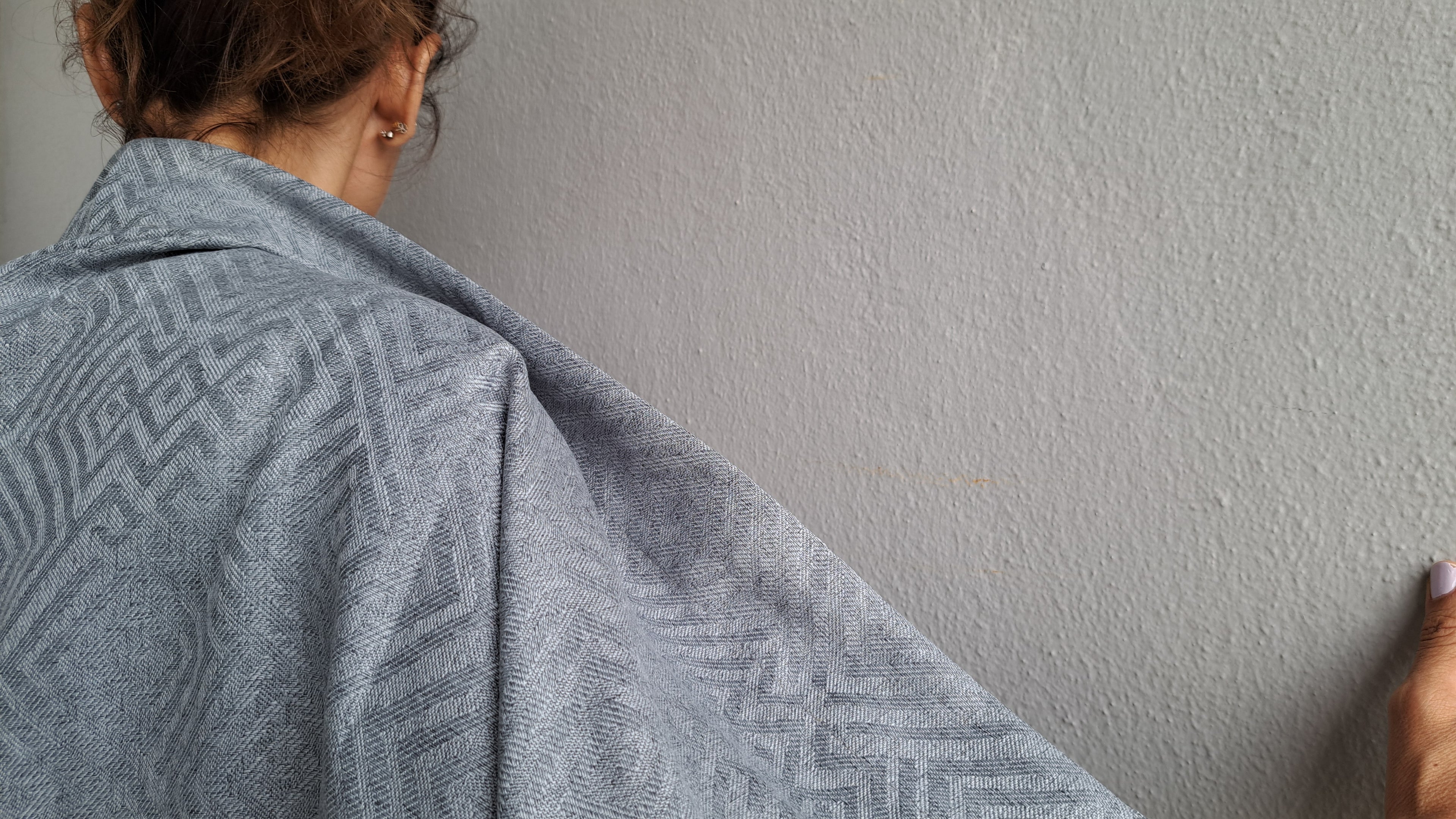 Γκρι ριχτή εσάρπα με κρόσσια & δαντέλα | kallαίσθησις