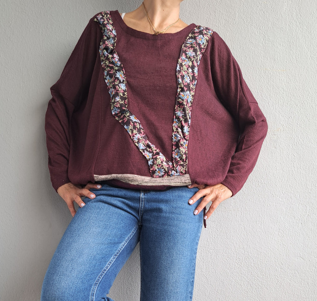 Μπορντό μπλούζα με φλοράλ λεπτομέρειες | kallαίσθησις