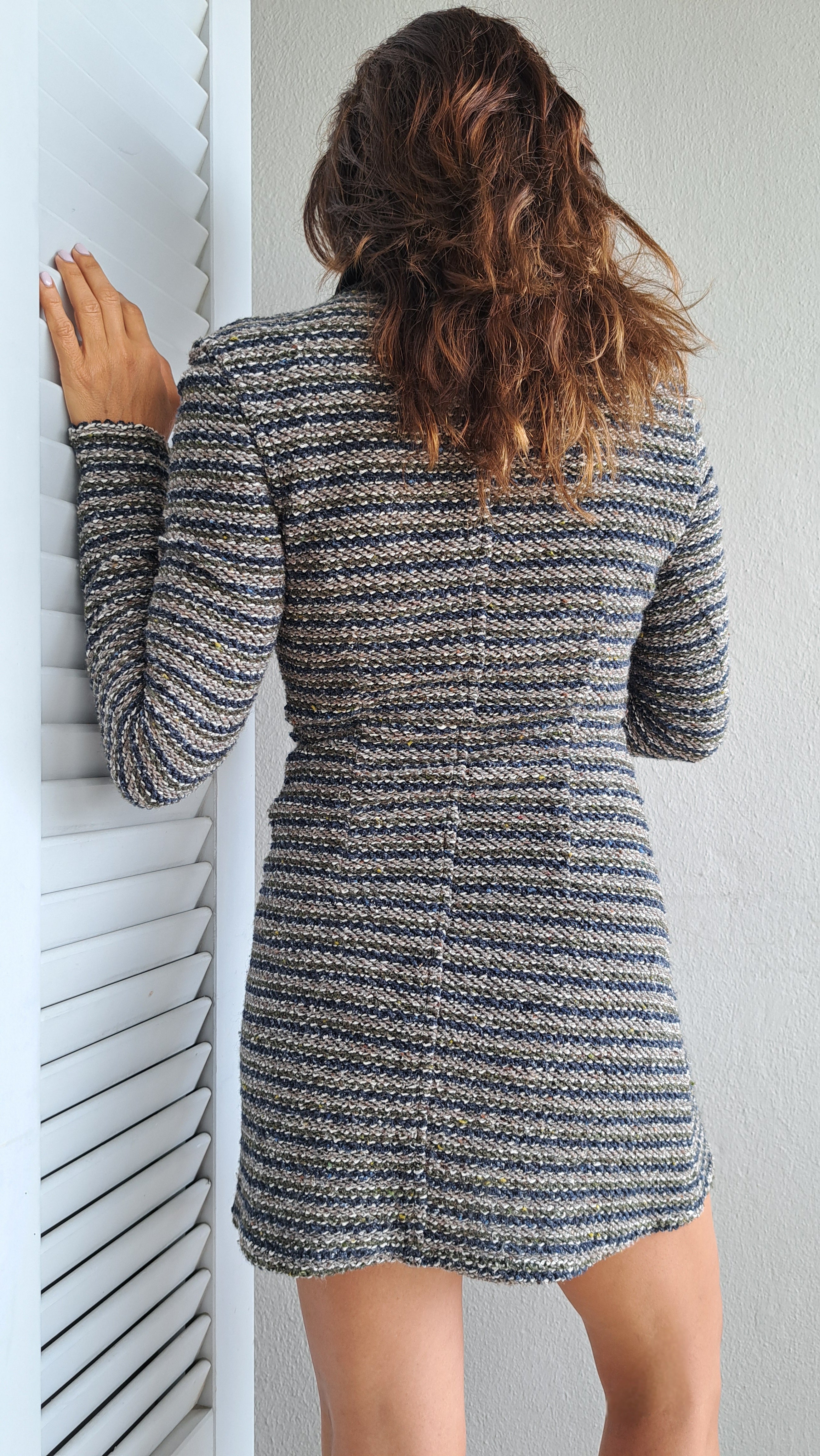 Μίνι φόρεμα με ρίγες και μπλε λεπτομέρειες | kallαίσθησις