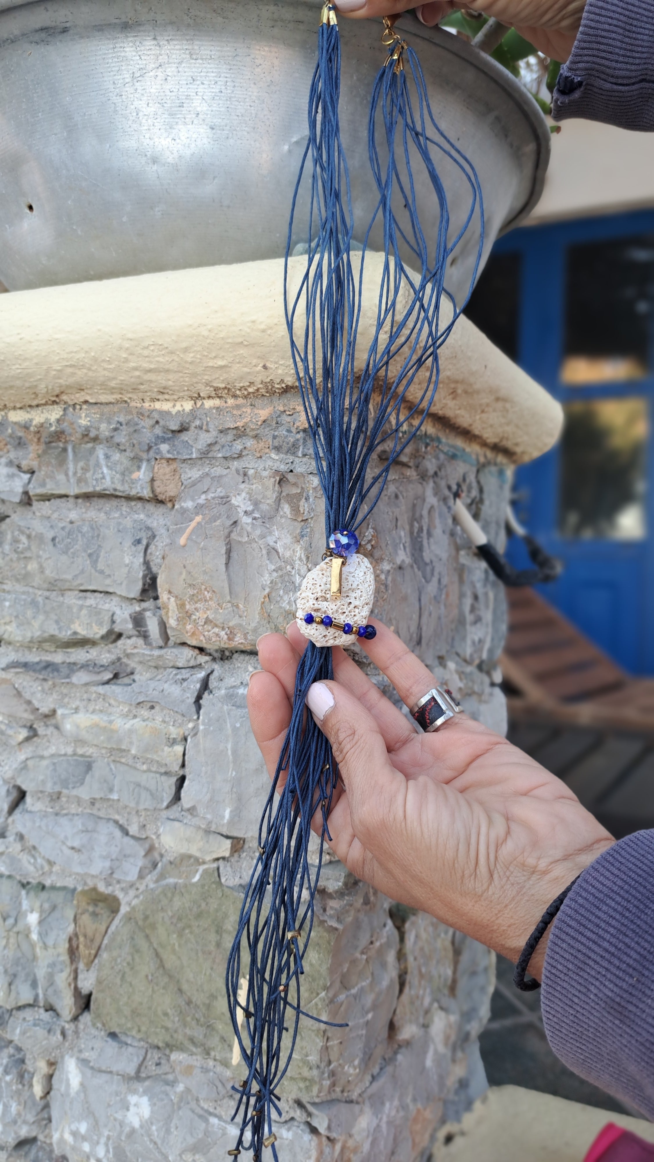 Κολιέ Θαλασσινή Πέτρα & Μπλε Νήματα | Kallαίσθησις